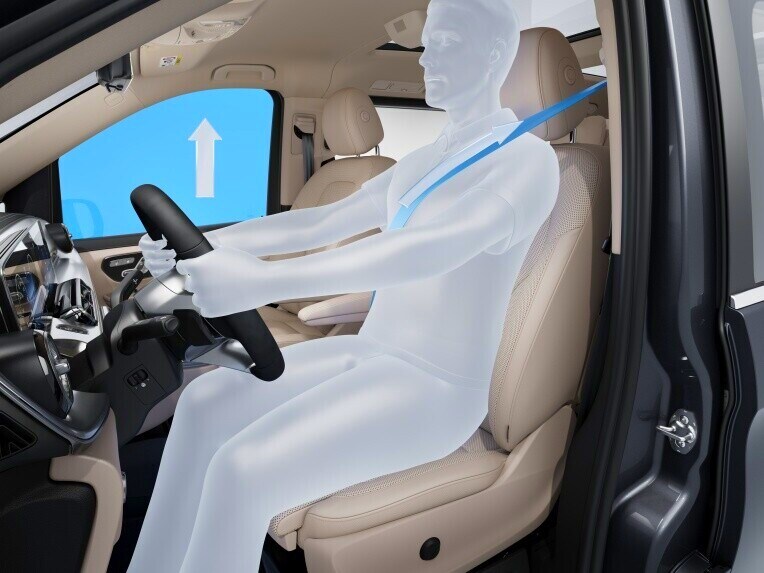 Prewencyjny system ochrony pasażerów PRE-SAFE® potrafi wcześnie rozpoznawać niebezpieczne sytuacje na drodze i zapobiegawczo uruchamiać mechanizmy chroniące pasażerów.