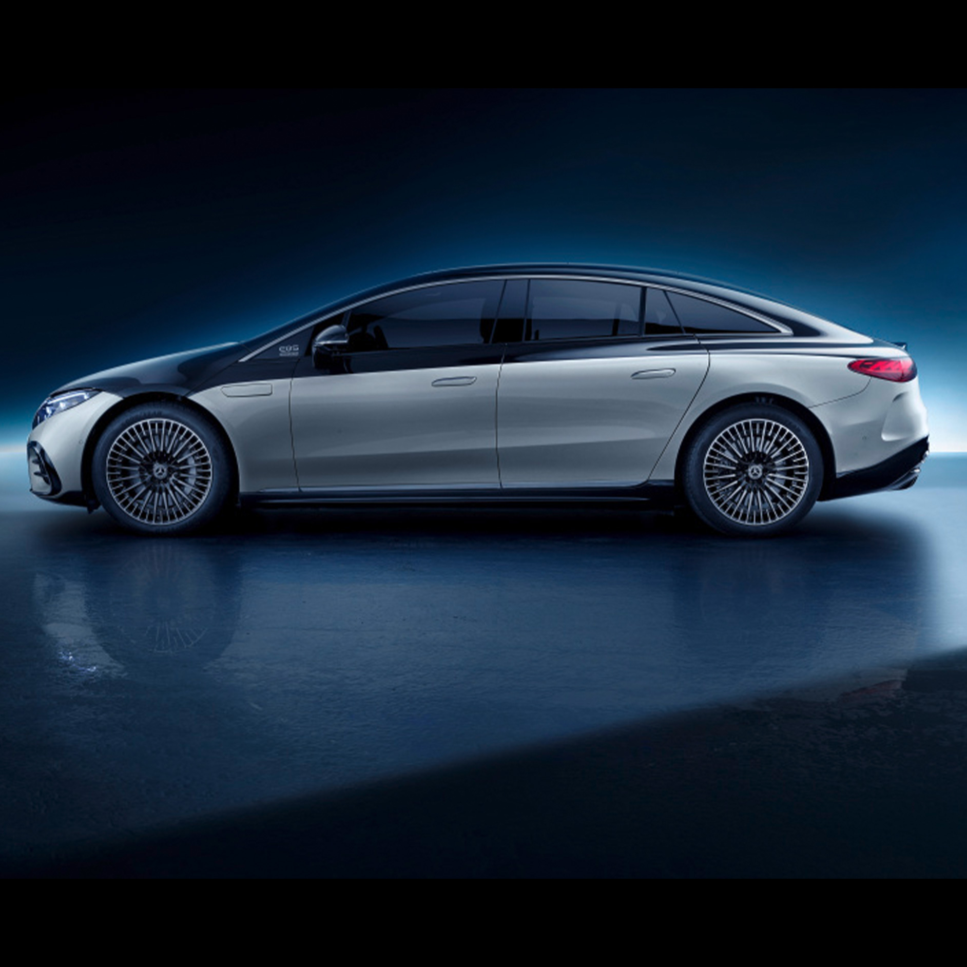 EQS | Mercedes-Benz Widok z boku modelu EQS od Mercedes-Benz.