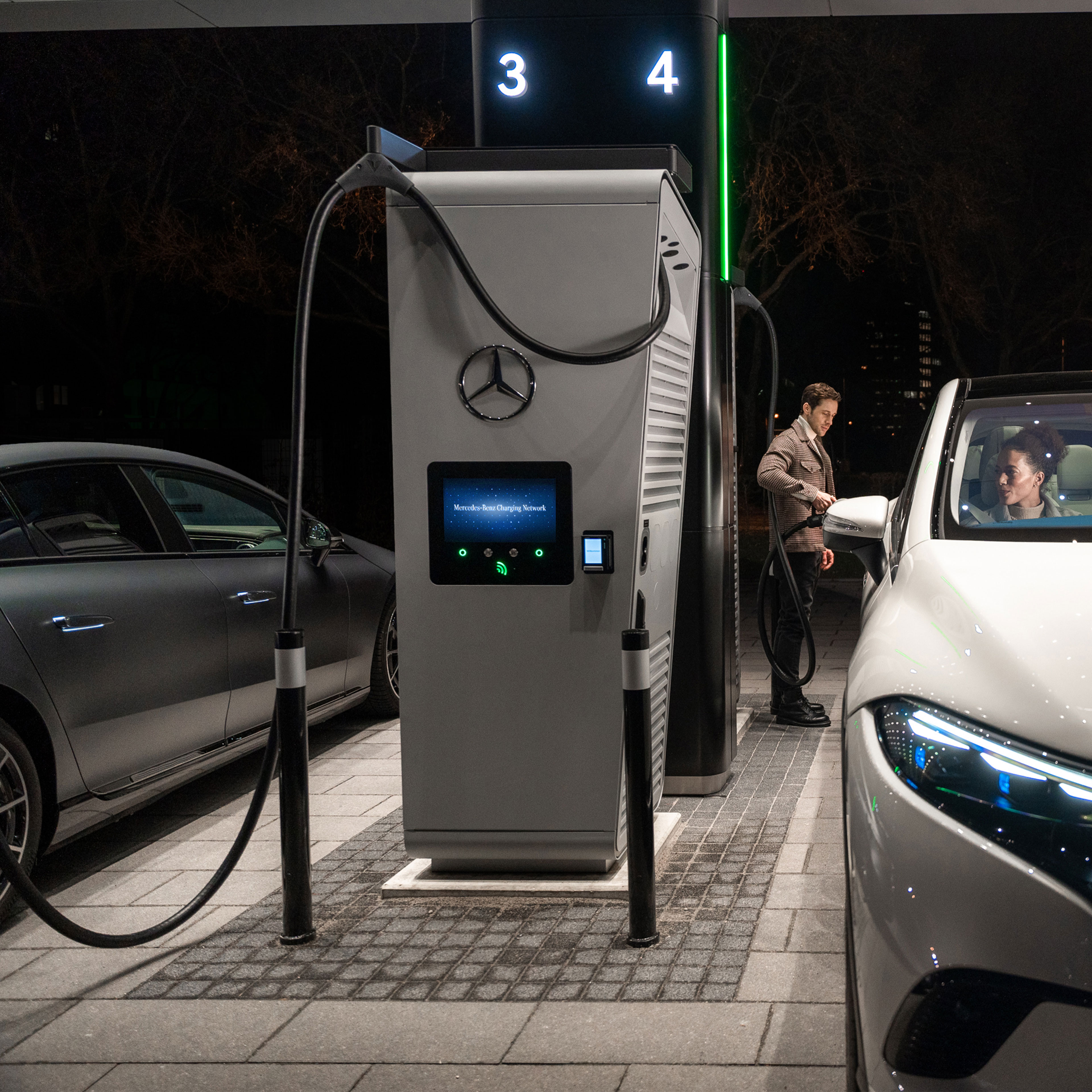 MB.CHARGE Public | Ładowanie w drodze | Mercedes-Benz Ładowanie w drodze z MB.CHARGE Public.