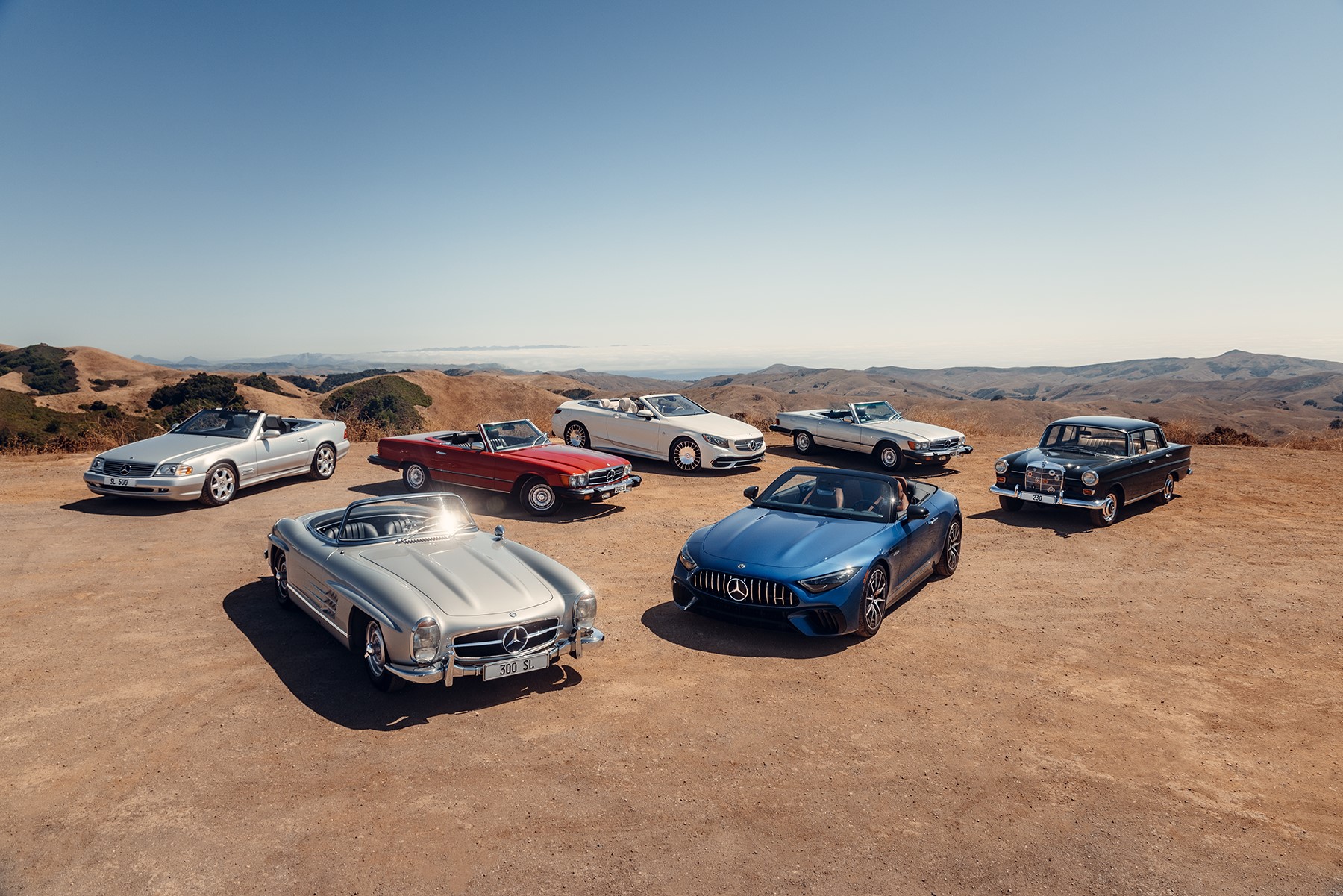 Pojazdy Mercedes-Benz Classic. Pojazdy Mercedes-Benz Classic na pustyni.