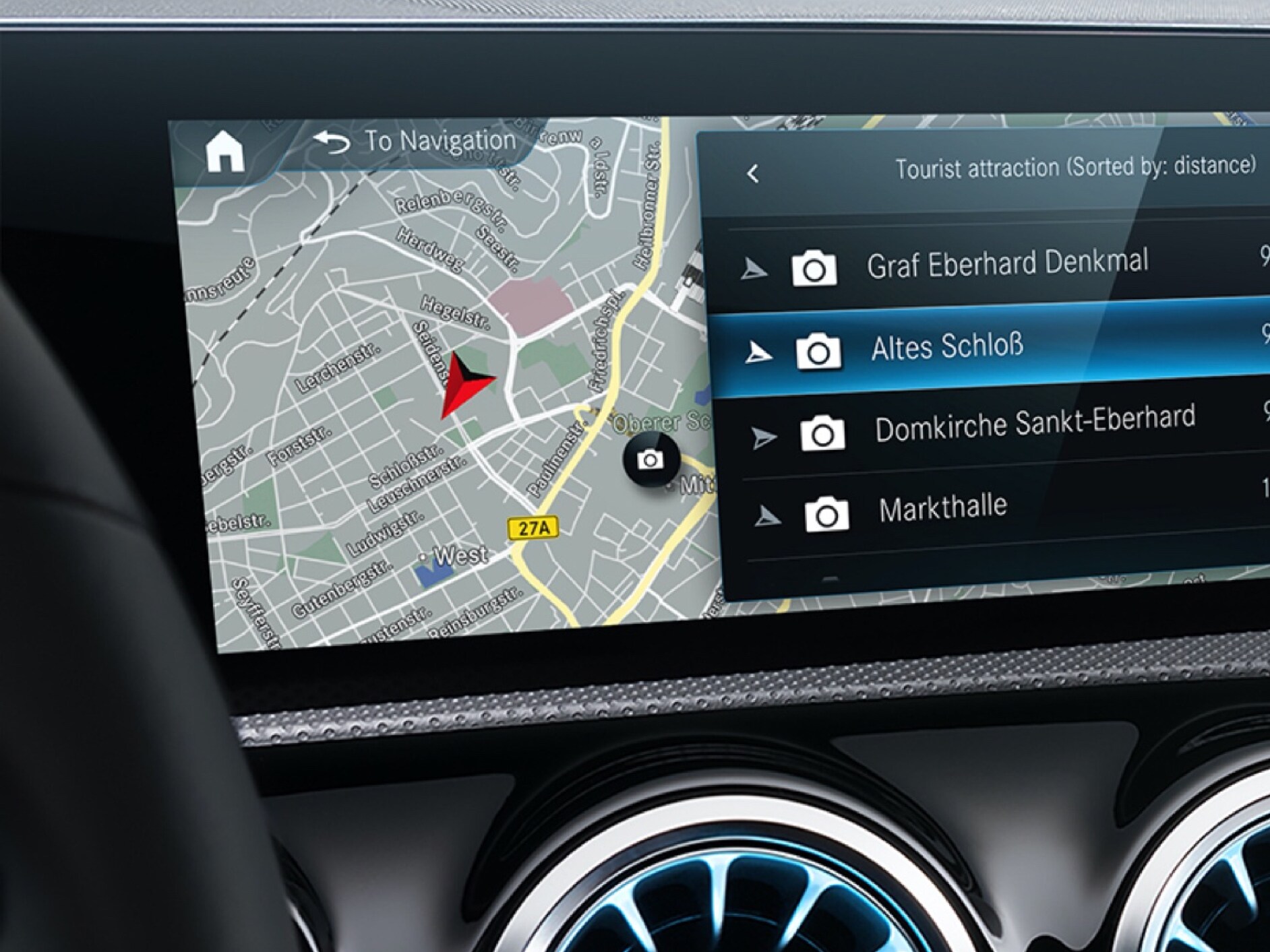 System multimedialny MBUX wyświetla najlepszą dla kierowcy trasę dzięki Cyfrowym dodatkom „Nawigacja”.