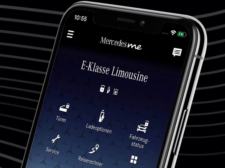 Aplikacja Mercedes-Benz na ekranie smartfona.