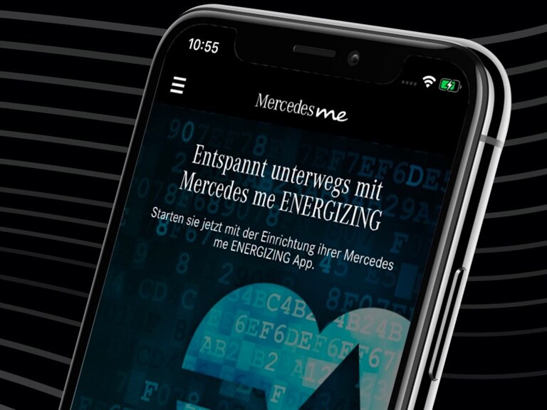 Aplikacja Mercedes-Benz na ekranie smartfona.