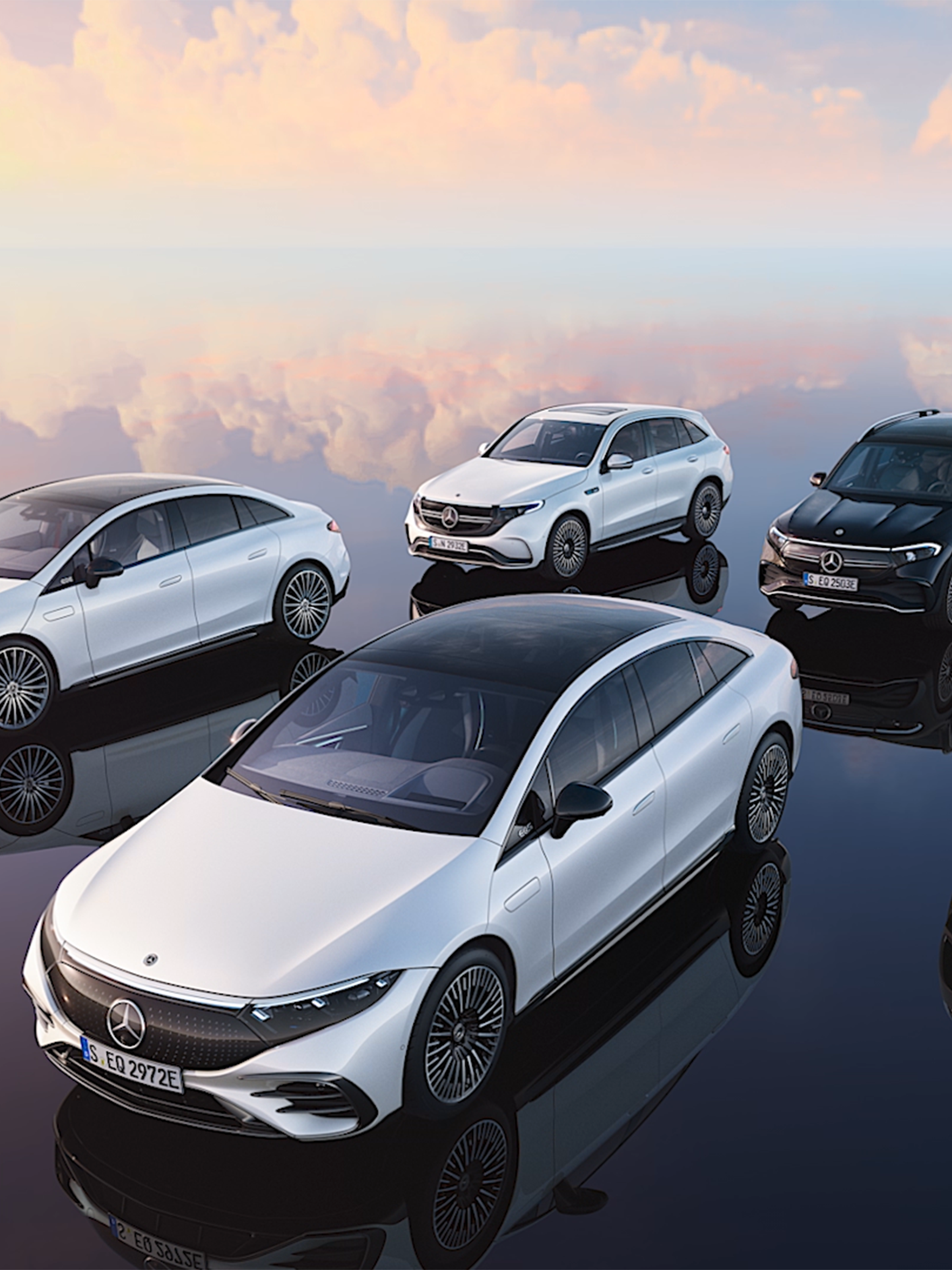 Grupa elektrycznych modeli Mercedes-Benz na lustrzanej powierzchni.