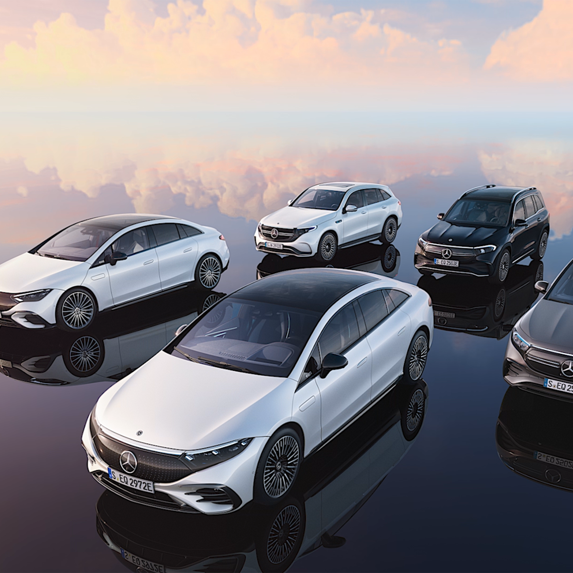Mercedes-Benz | Pojazdy elektryczne Grupa elektrycznych modeli Mercedes-Benz na lustrzanej powierzchni.