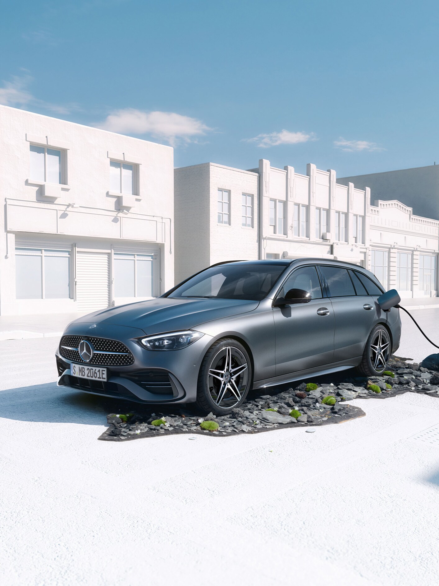 Mercedes-Benz Klasy C 300 e Kombi podłączony do stacji ładowania.