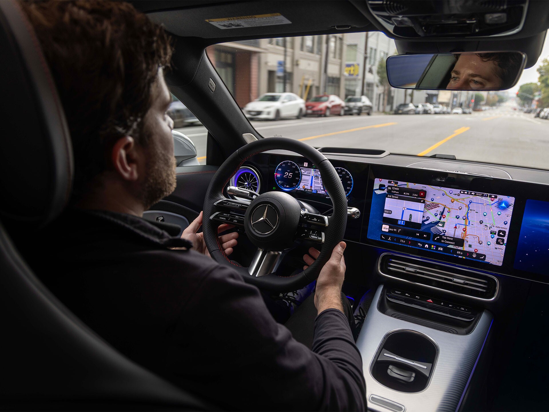 Kokpit pojazdu Mercedes-Benz.