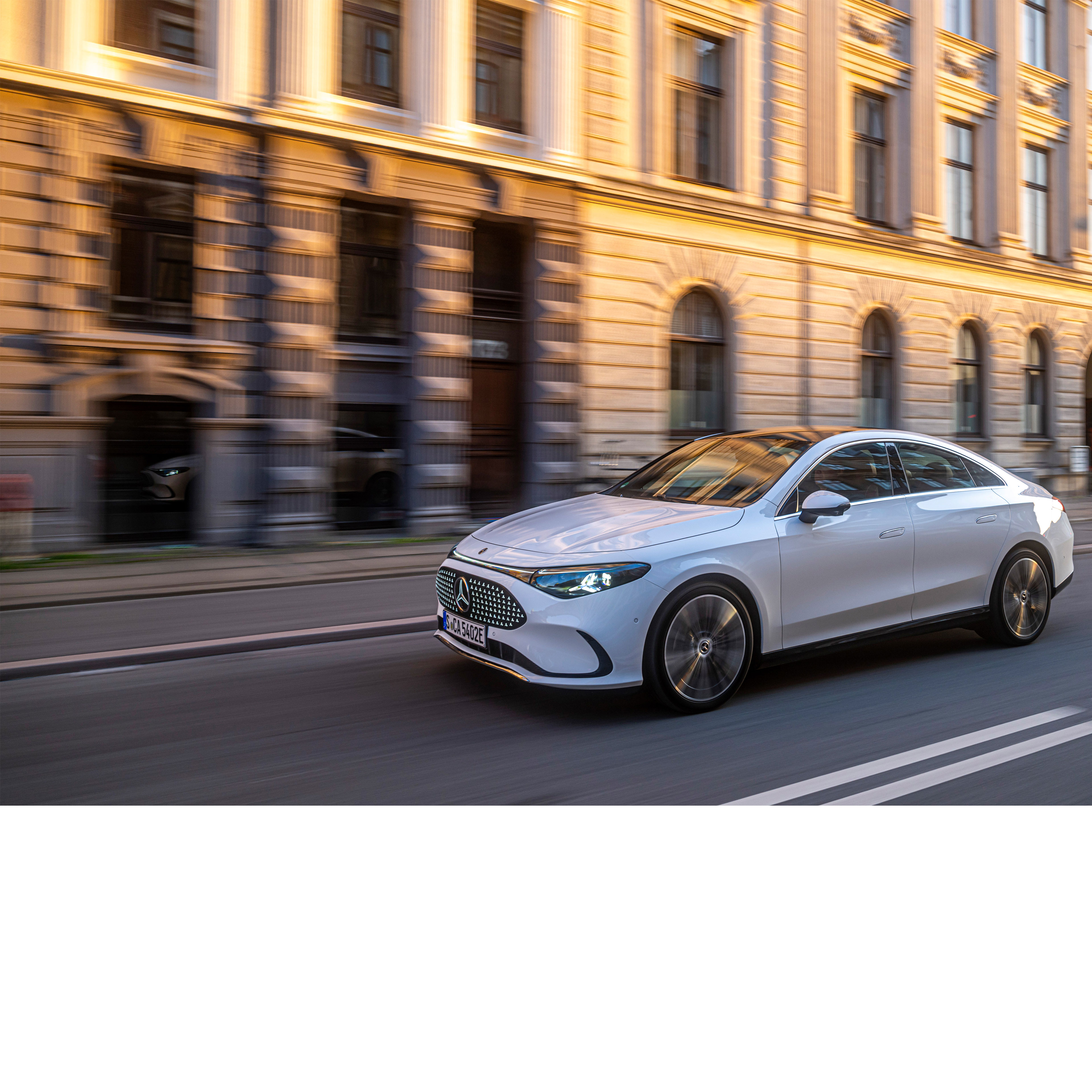 Systemy zautomatyzowanej jazdy i wspomagania | Mercedes-Benz Kierownica i wyświetlacz kierowcy w samochodzie Mercedes-Benz.