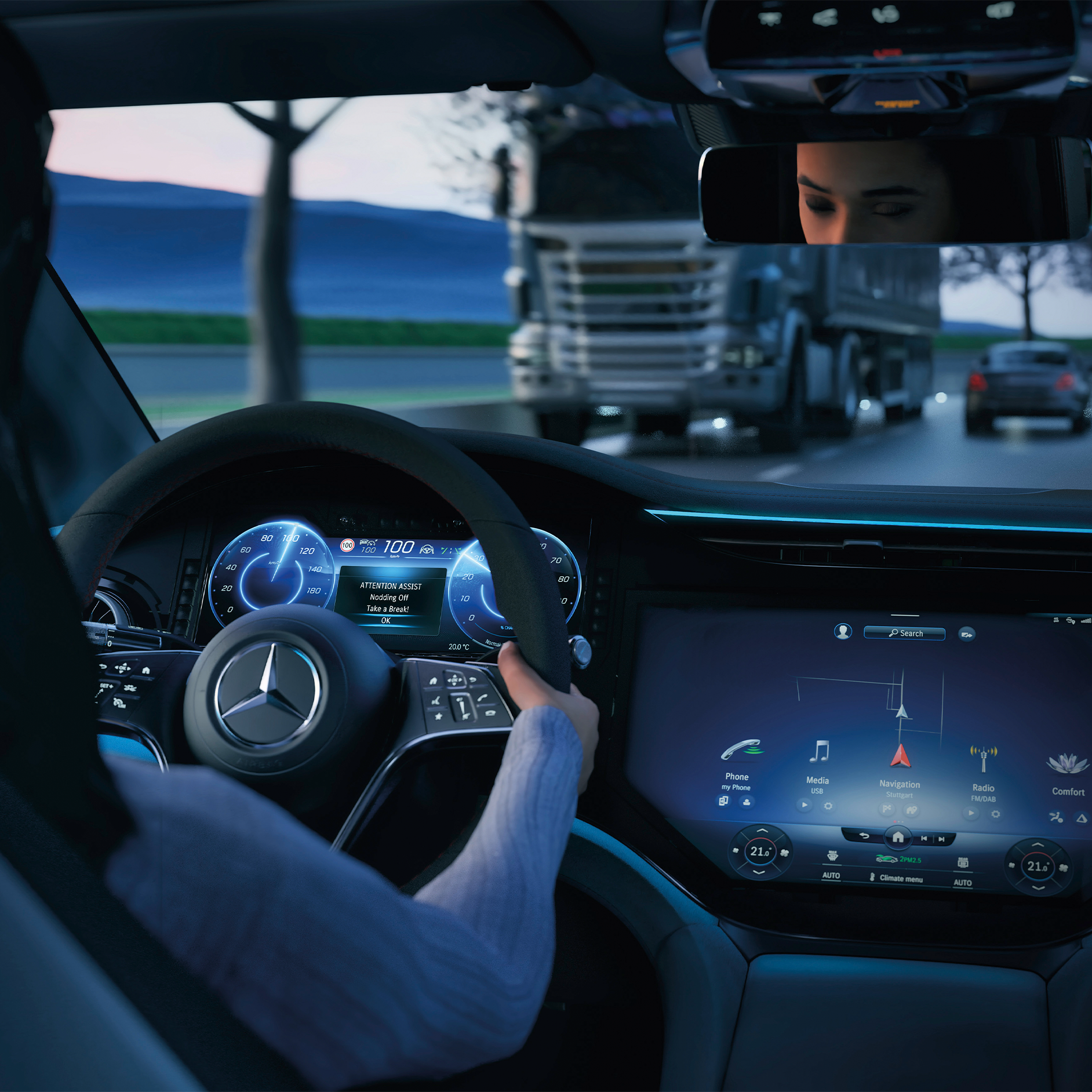 MB.DRIVE | Bezpieczeństwo | Mercedes-Benz Widok wnętrza z kokpitem samochodu Mercedes-Benz.