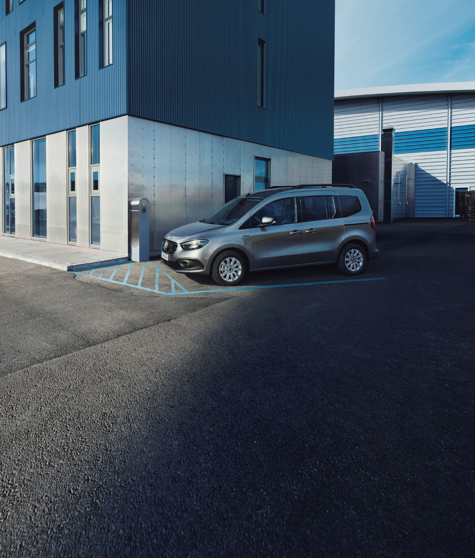 Wizualizacja pokazuje, jak działają czujniki radarowe do pomiaru odległości w Citanie  Mercedes-Benz.