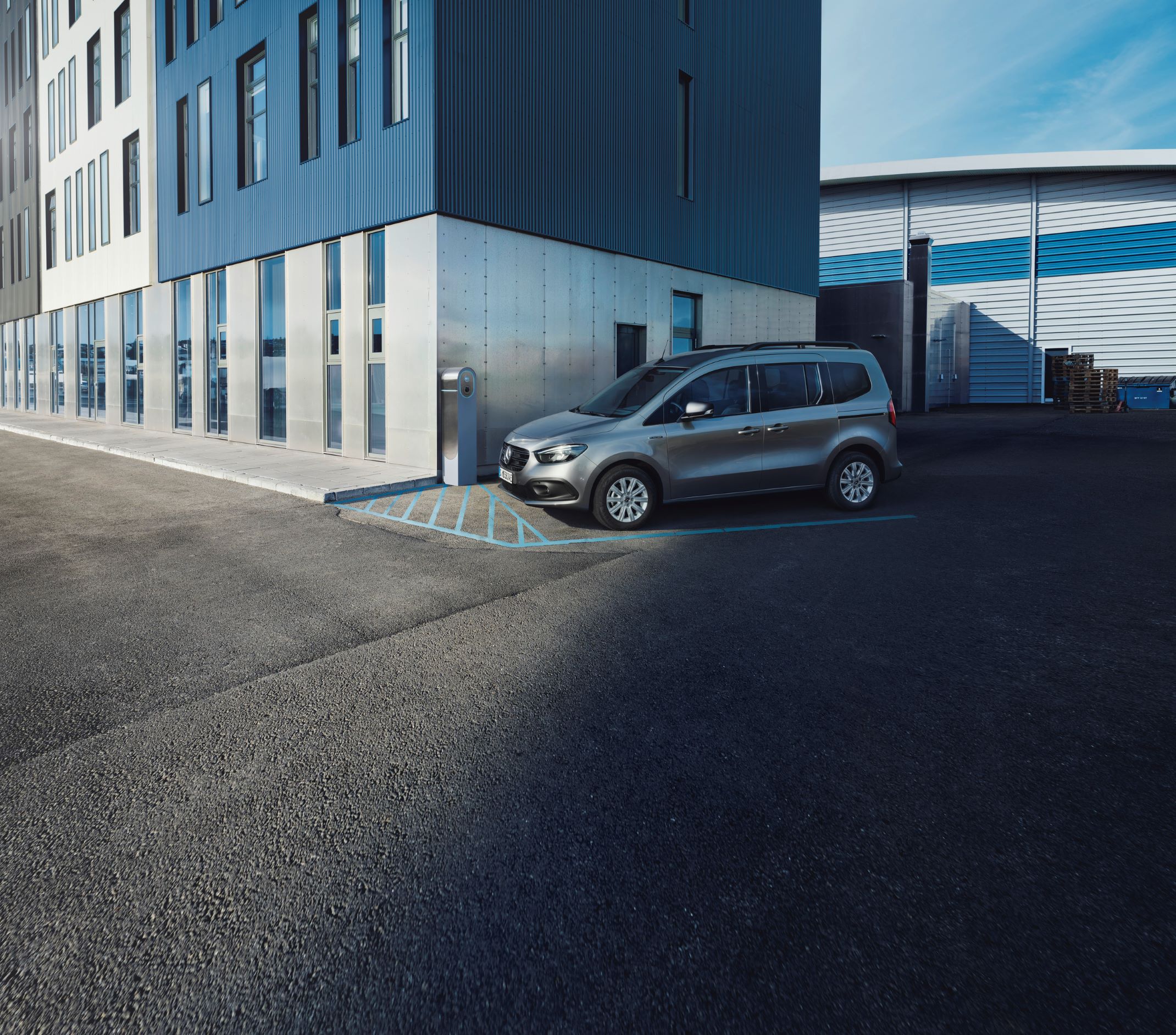 Bezpieczeństwo Citana | Samochody dostawcze Mercedes-Benz Wizualizacja pokazuje, jak działają czujniki radarowe do pomiaru odległości w Citanie Mercedes-Benz.