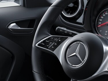 Panele dotykowe do sterowania tempomatem w modelu Mercedes-Benz Citan Furgon.