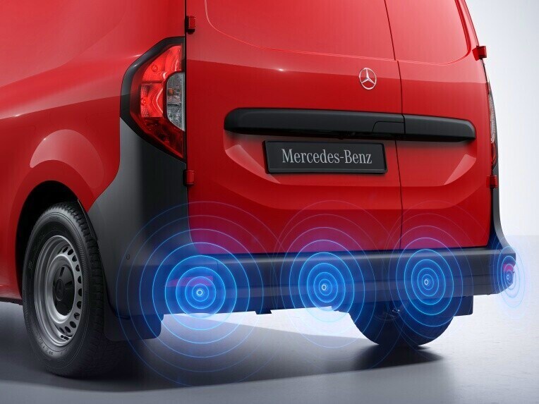 Tylne czujniki parkowania w modelu Mercedes-Benz Citan Furgon.