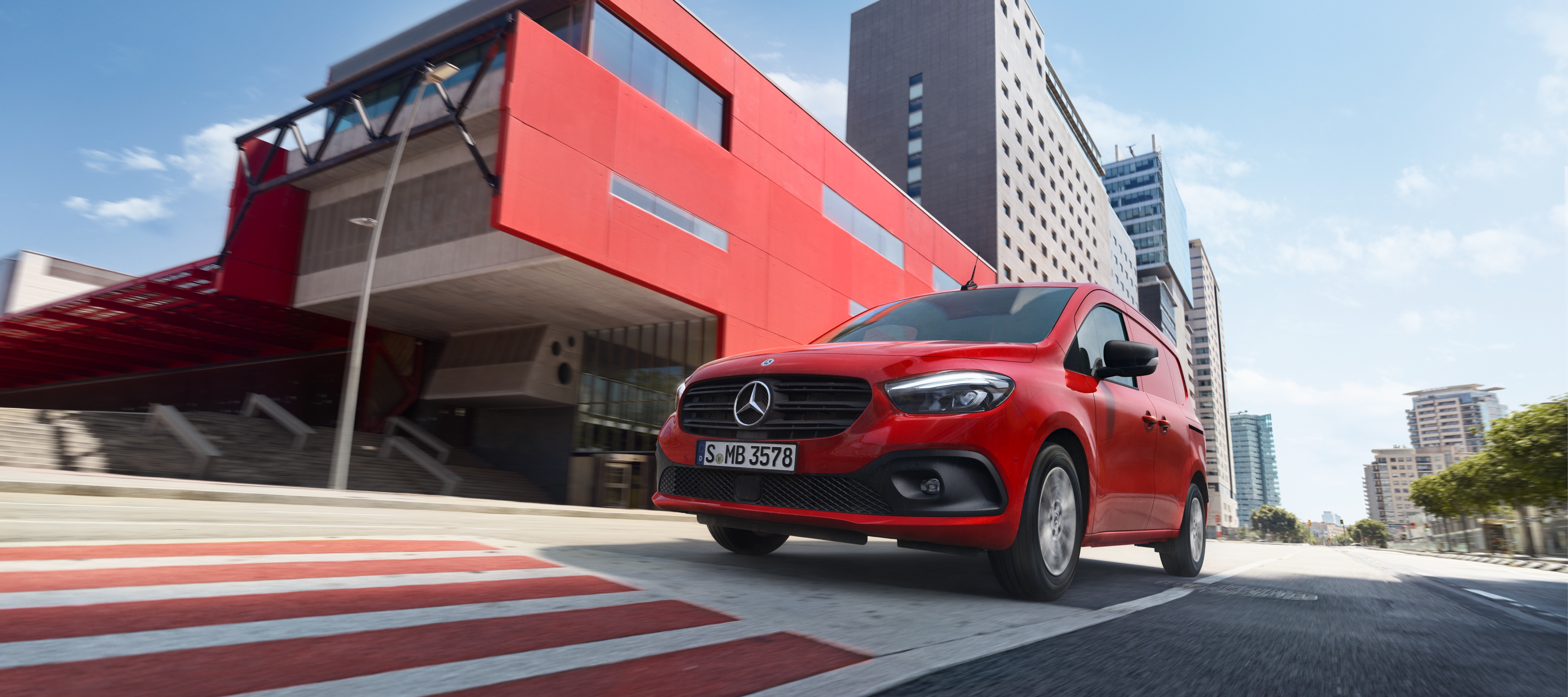 Nadwozie | Citan Furgon | Mercedes-Benz Mercedes-Benz Citan Furgon w akcji.