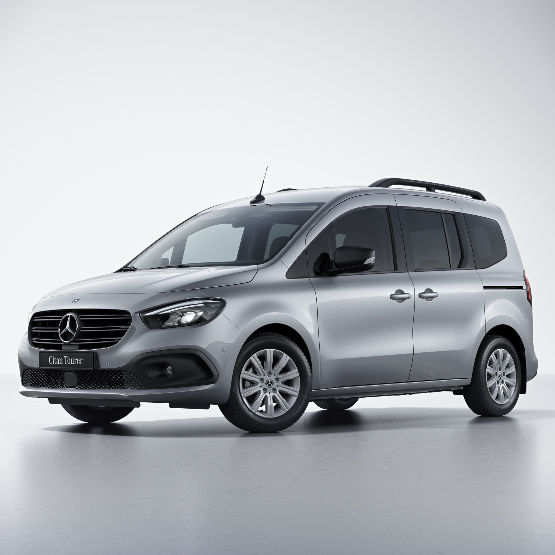 Cyfrowe Dodatki | Citan Tourer | Mercedes-Benz Inteligentna łączność dzięki Cyfrowym Dodatkom w Mercedes-Benz Citan Tourer.