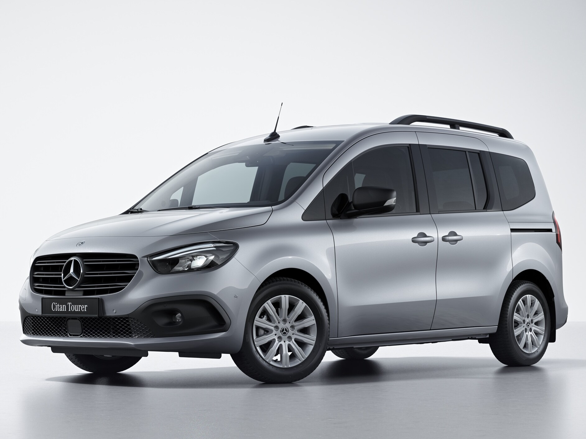 Inteligentna łączność dzięki Cyfrowym Dodatkom w Mercedes-Benz Citan Tourer.