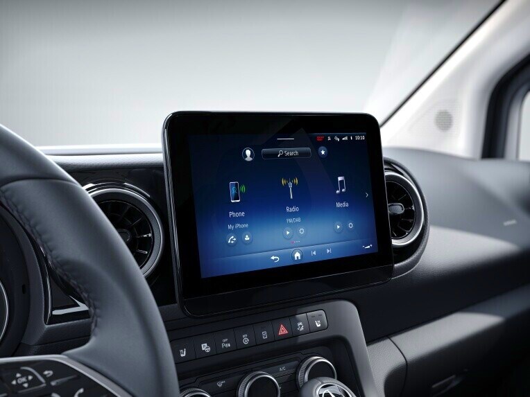 System multimedialny MBUX z ekranem o przekątnej 9,5 cala w modelu Mercedes-Benz Citan Tourer.