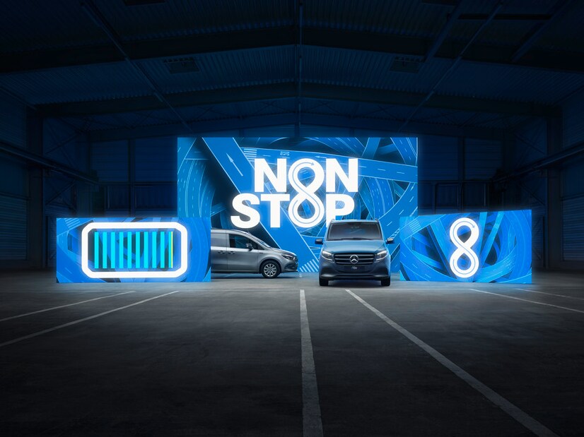 Mercedes-Benz EQV na stacji ładowania.