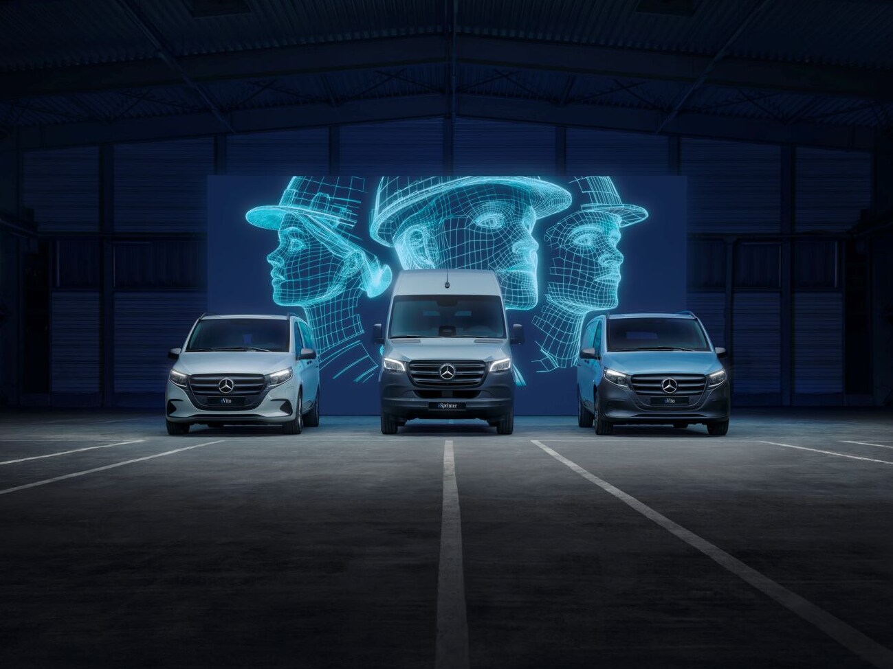 Trzy elektryczne samochody dostawcze Mercedes-Benz.