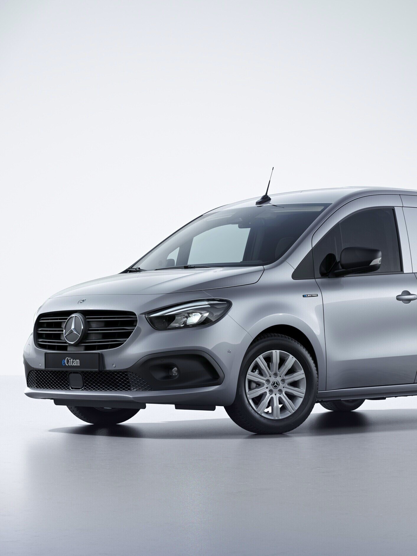 Inteligentna łączność dzięki Cyfrowym Dodatkom w Mercedes-Benz eCitan Furgon.