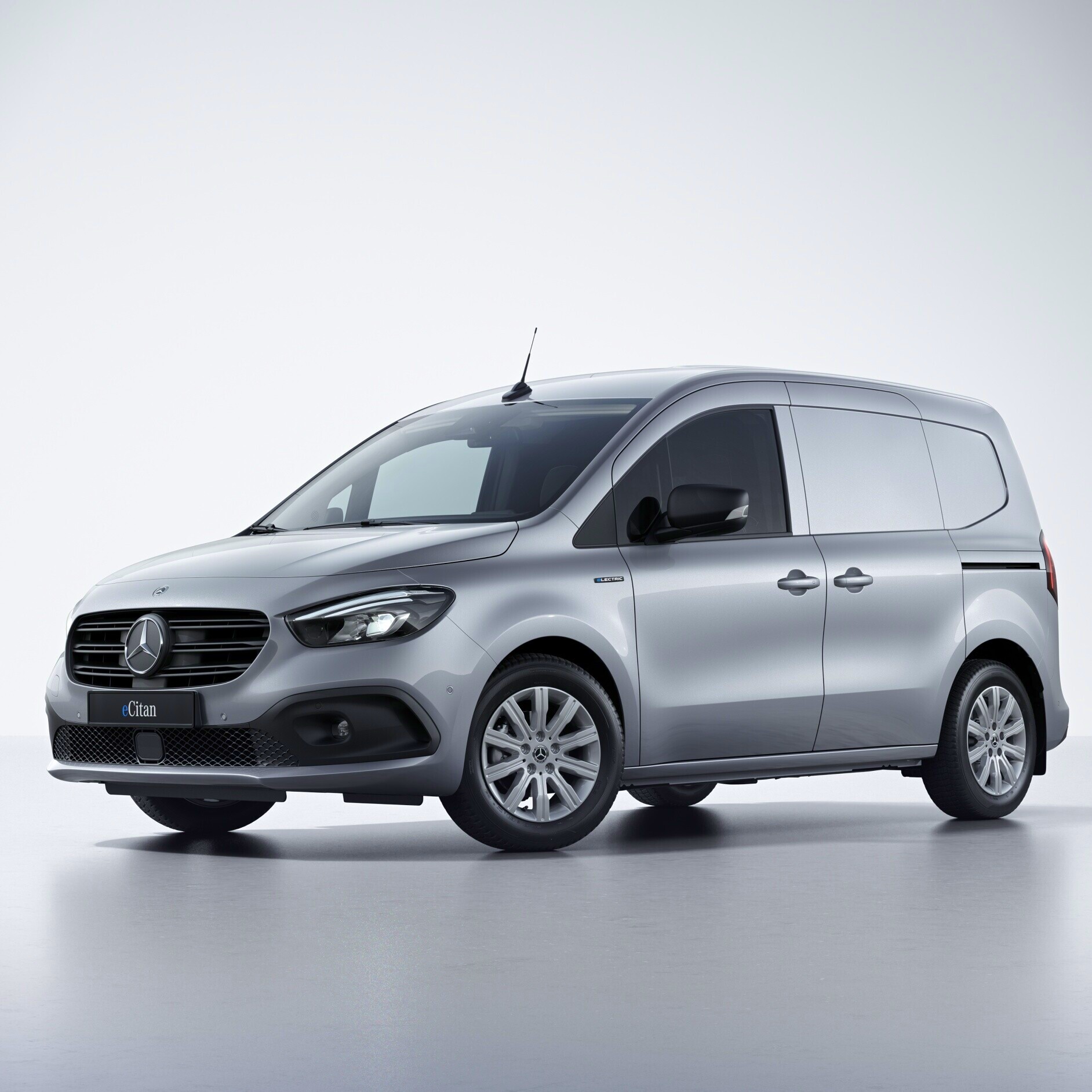 Cyfrowe Dodatki | eCitan Furgon | Mercedes-Benz Inteligentna łączność dzięki Cyfrowym Dodatkom w Mercedes-Benz eCitan Furgon.