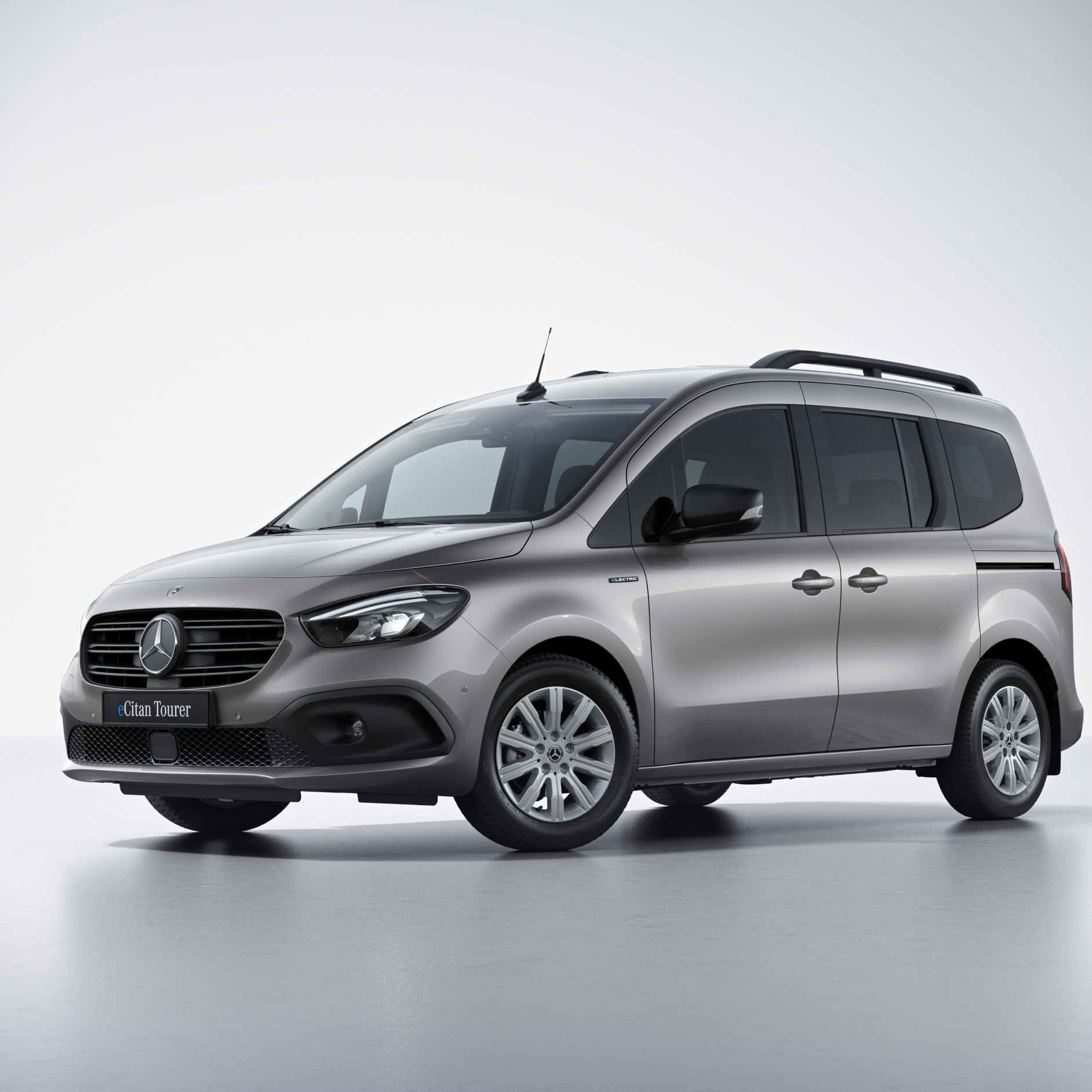 Cyfrowe Dodatki | Citan Tourer | Mercedes-Benz Inteligentna łączność dzięki Cyfrowym Dodatkom w samochodzie Mercedes-Benz eCitan Tourer.