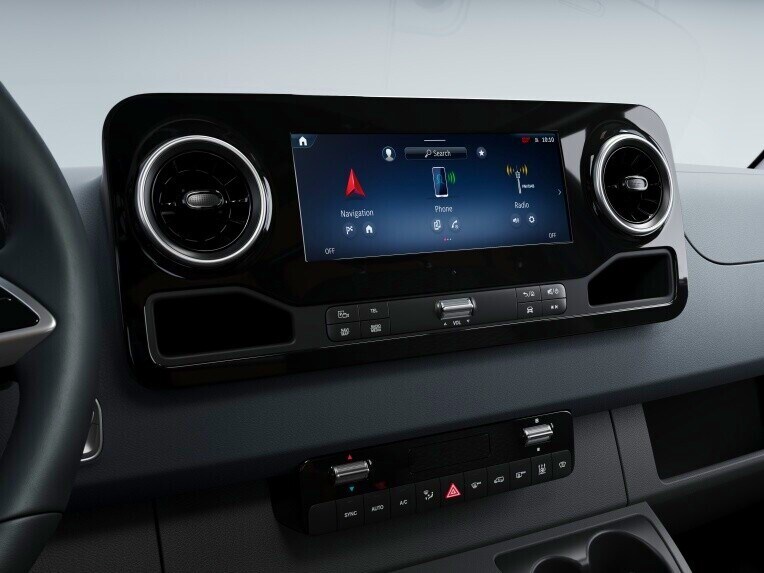MBUX (Mercedes-Benz User Experience) to inteligentny system multimedialny z możliwością rozbudowy.
