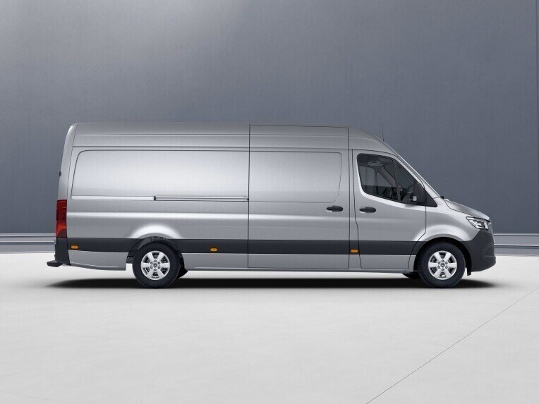 Sprinter Furgon w długiej wersji pojazdu z wysokim dachem.
