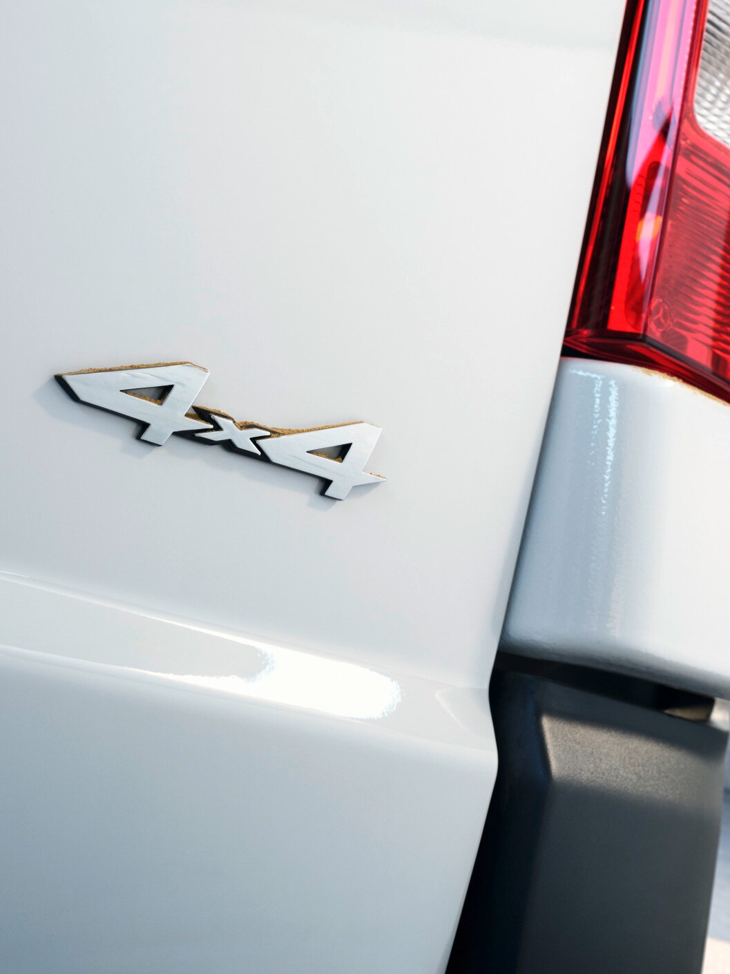 Tył modelu Vito Mixto ze znaczkiem 4x4.