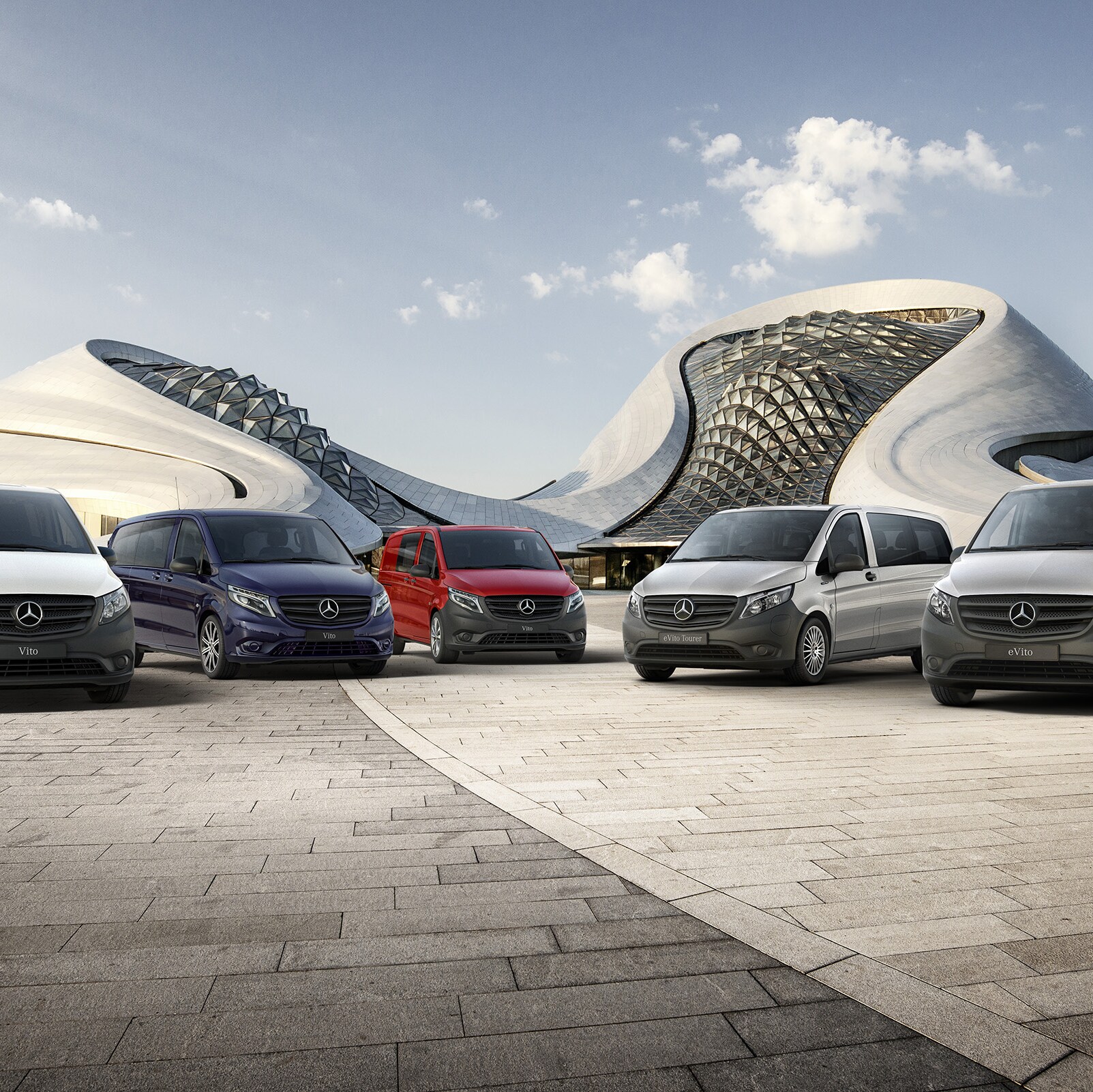 Mercedes-Benz eVito Furgon, Vito Furgon, Vito Mixto, eVito Tourer oraz Vito Tourer stoją obok siebie przed futurystycznym budynkiem.
