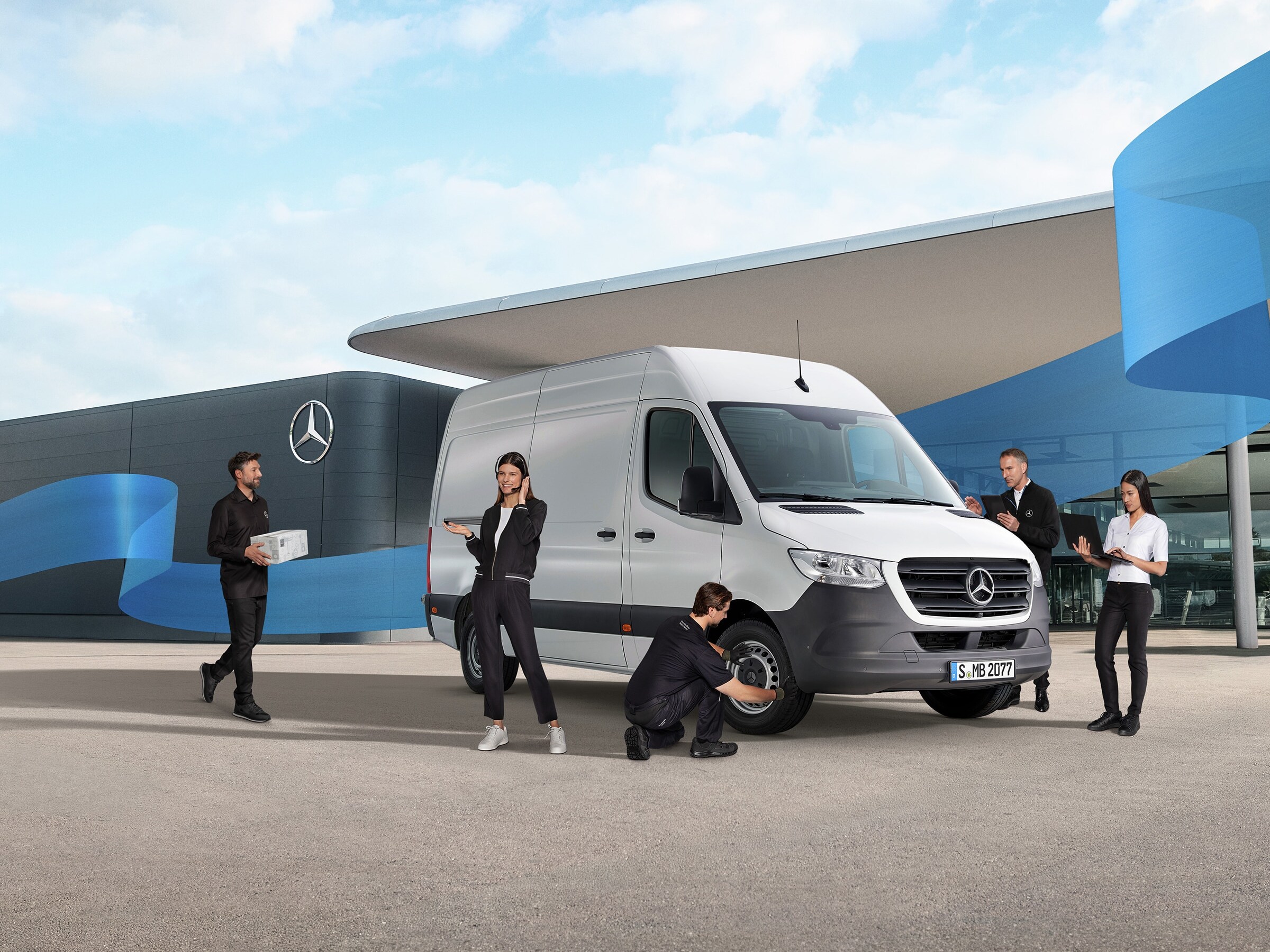 Serwis i wsparcie techniczne dla modelu Mercedes-Benz Sprinter w nowoczesnym otoczeniu samochodów dostawczych.