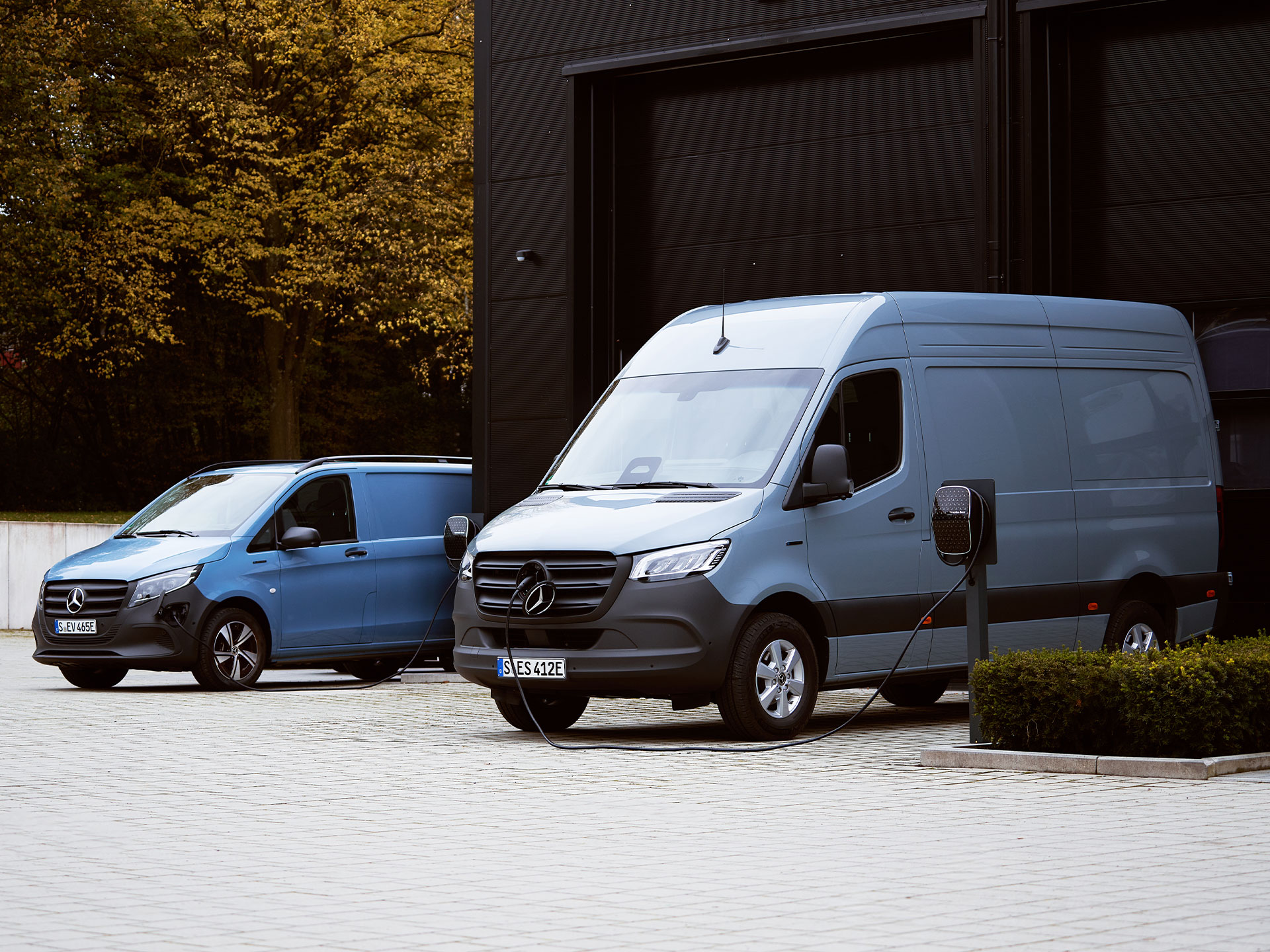 Ładowanie w bazie pojazdów flotowych | Ładowanie | Samochody dostawcze Mercedes-Benz Ładowanie w bazie dla samochodów dostawczych Mercedes-Benz.