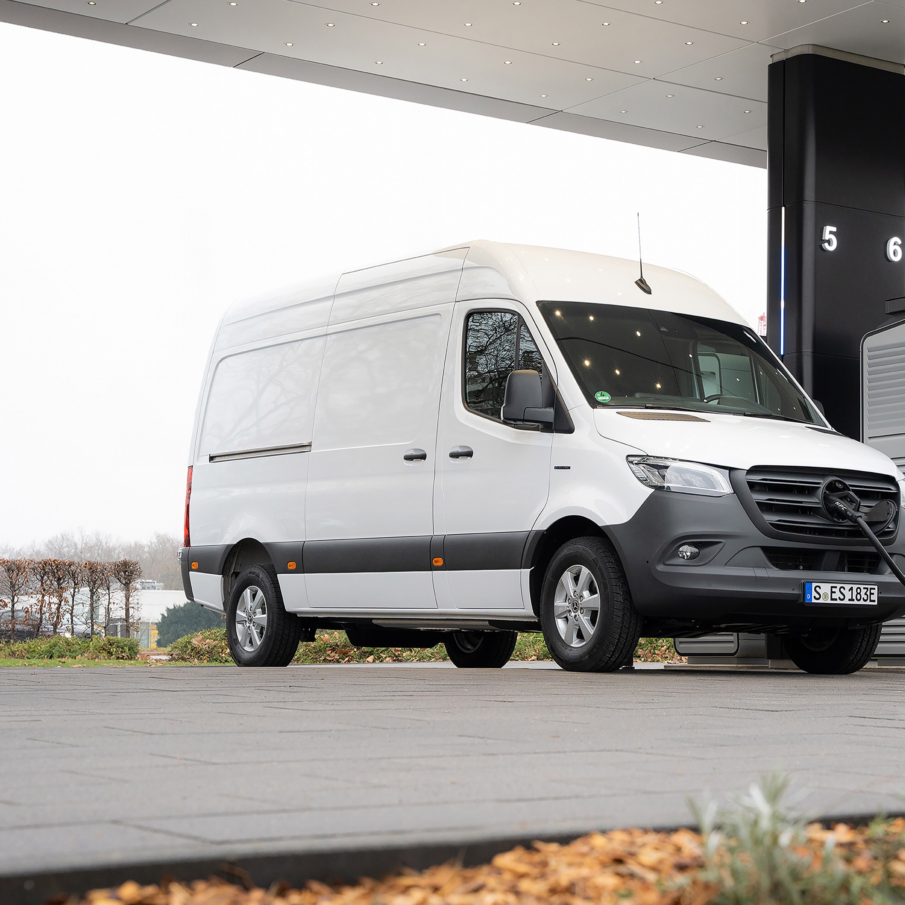 Ładowanie w&nbsp;drodze z&nbsp;MB.CHARGE Public.