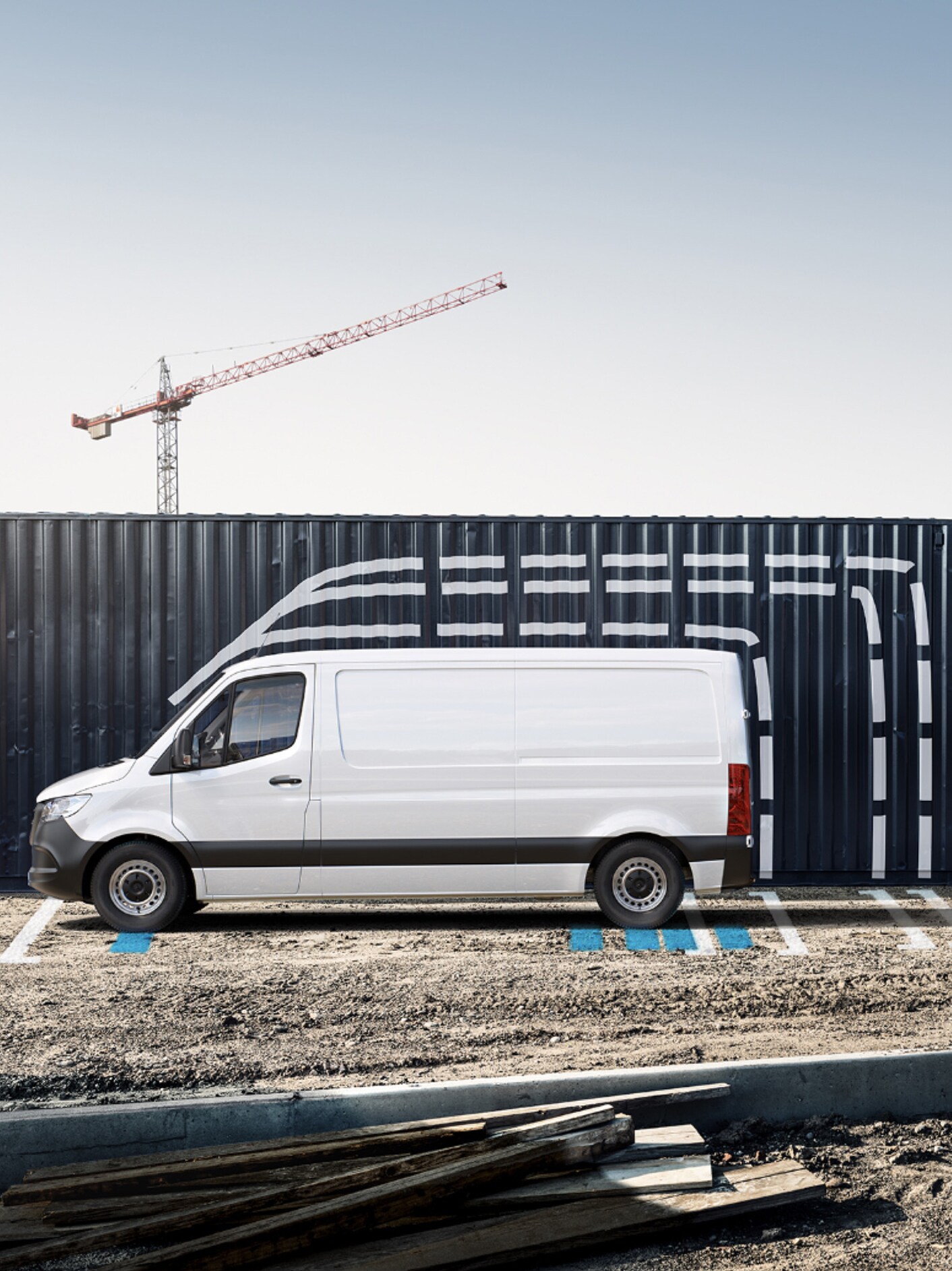 Graficzny widok na wymiary pojazdu w aplikacji Mercedes-Benz na smartfonie.