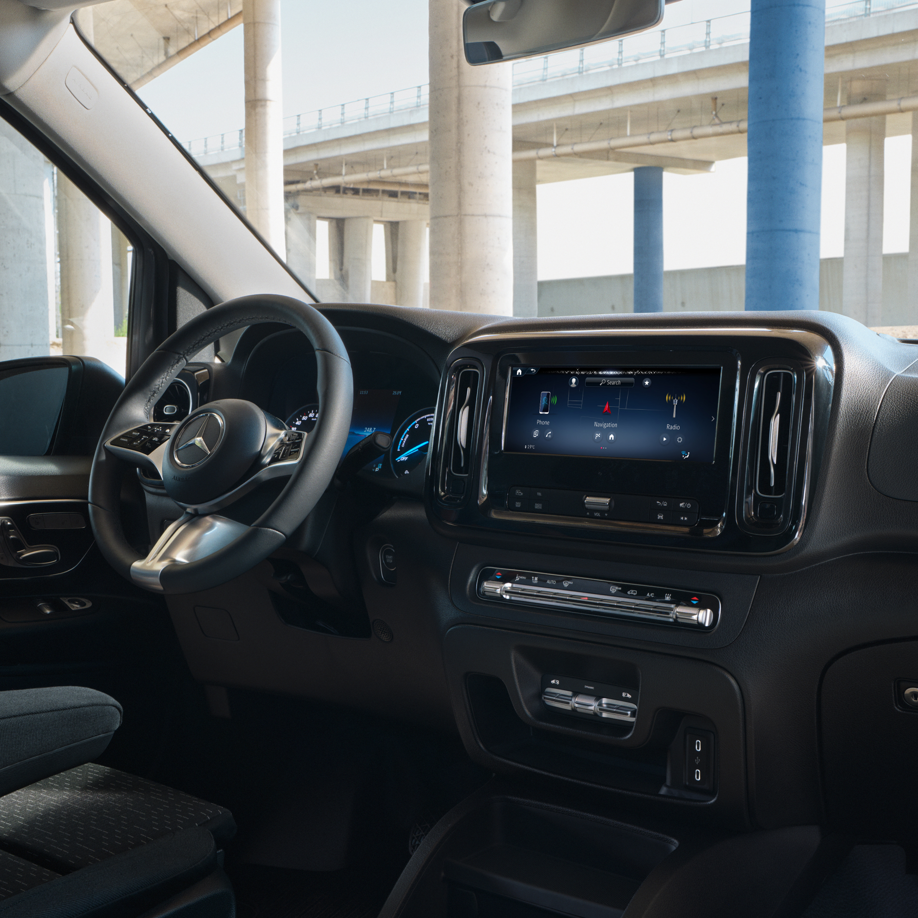 Hej Mercedes | Cyfrowe Dodatki | Mercedes-Benz Dodatek Cyfrowy Hej Mercedes w systemie multimedialnym MBUX w modelu Mercedes-Benz eVito.