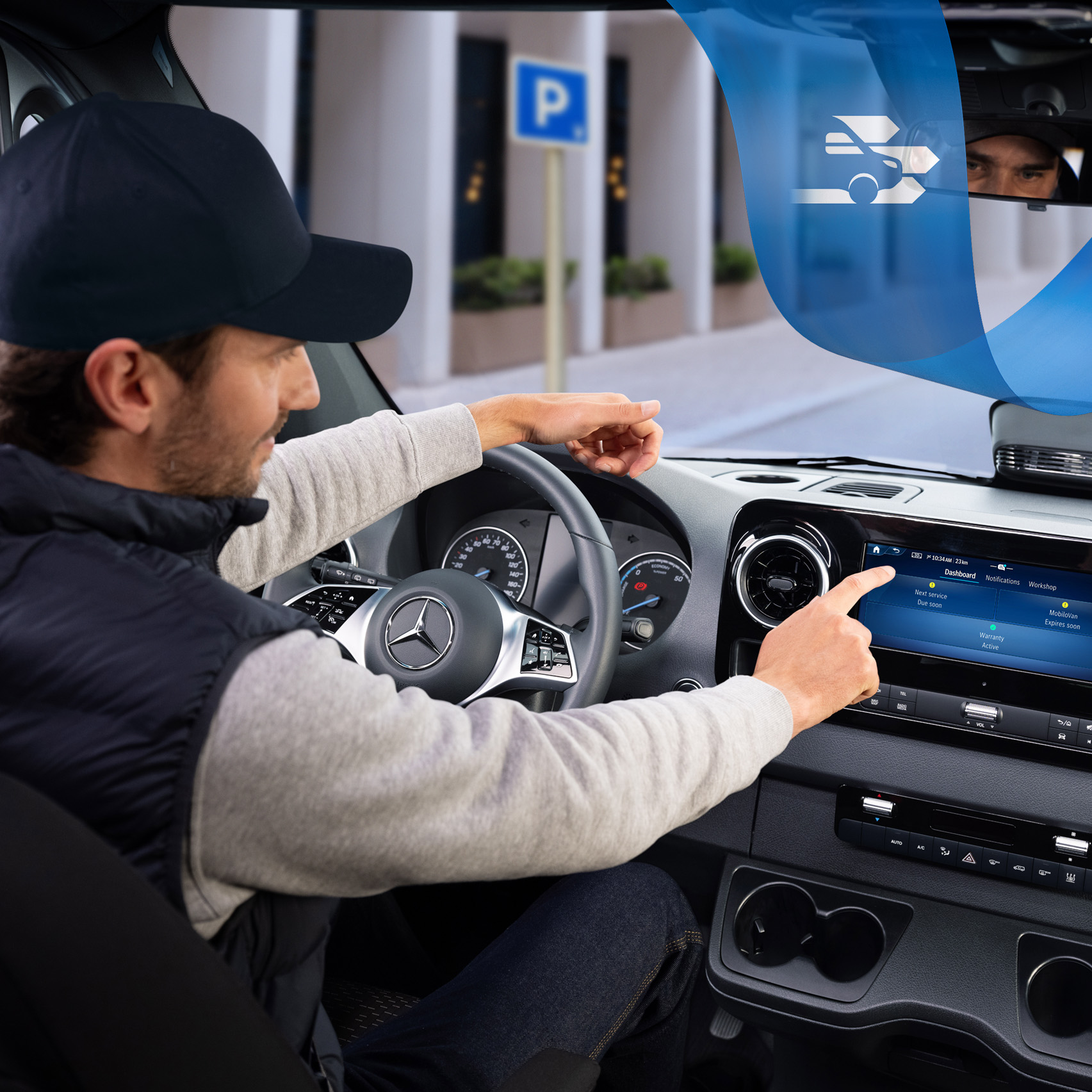 Mercedes-Benz | Technologia samochodów dostawczych | Aplikacja Onboard Service Kierowca korzystający w samochodzie z Aplikacji Onboard Service, aby wygodnie rezerwować i zarządzać wizytami w serwisie.