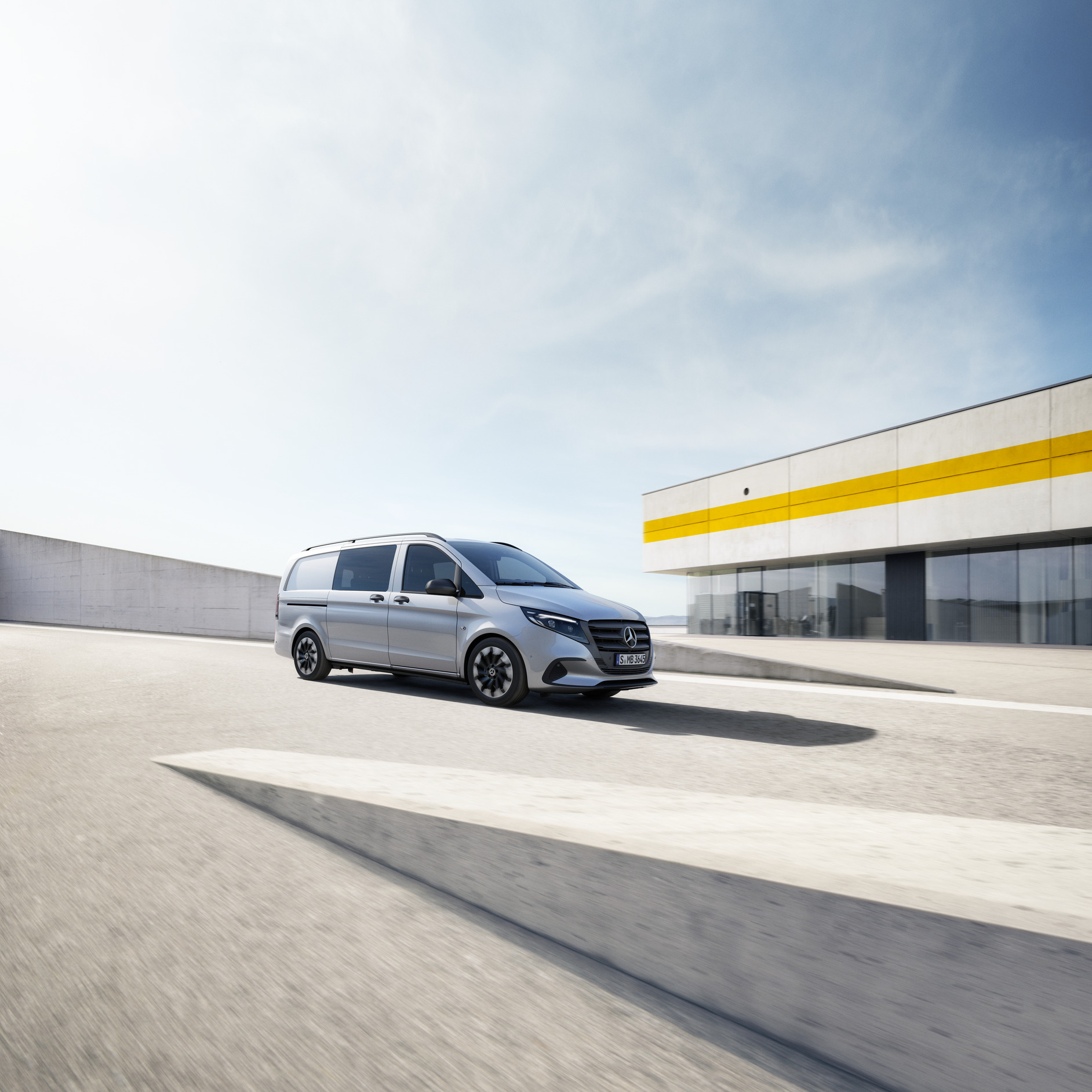 Vito Mixto | Mercedes-Benz Vito Mixto na płycie parkingu.