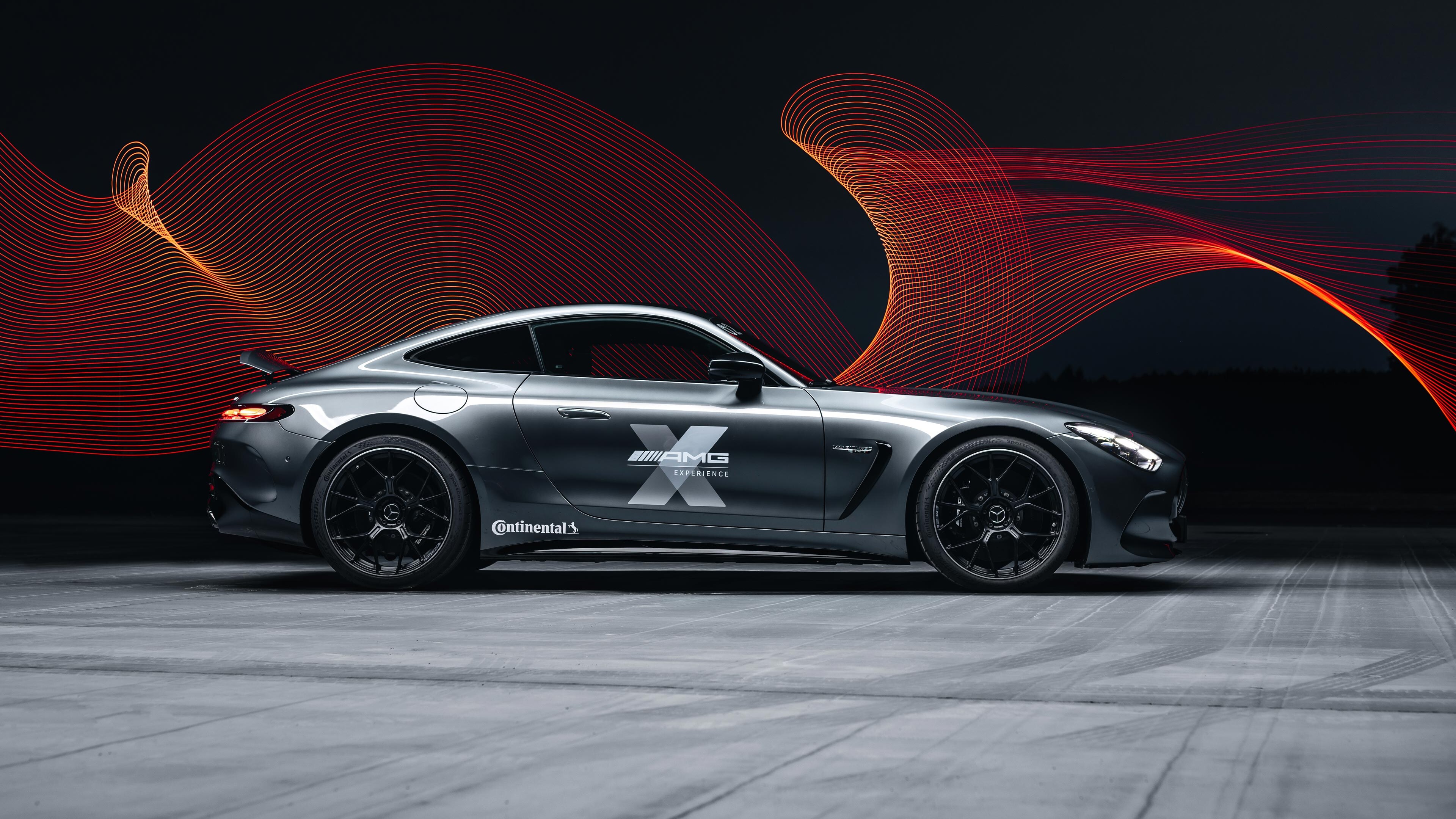 Widok boczny Mercedesa-AMG GT.