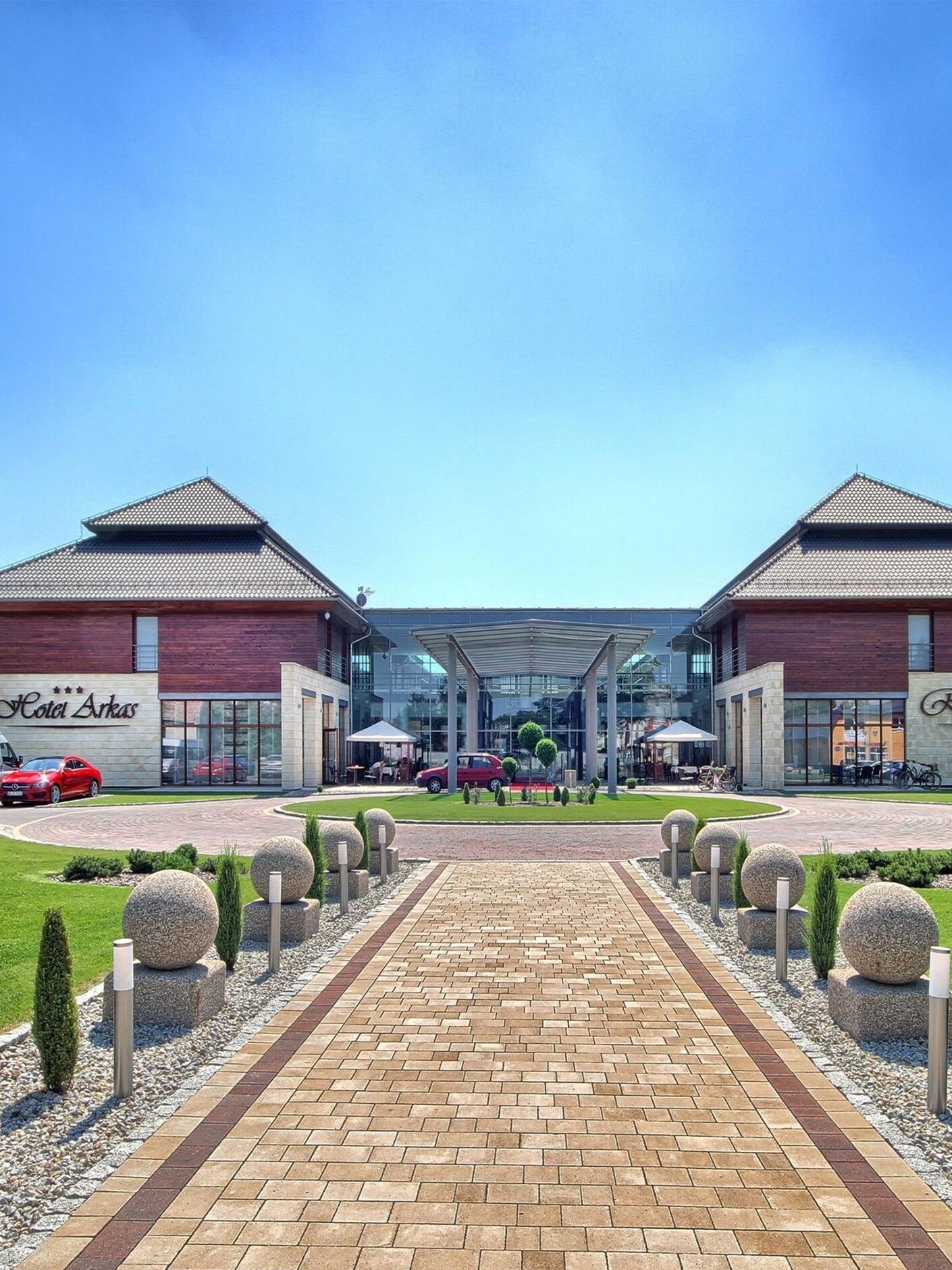 Schody prowadzące do hotelu Szara Willa.