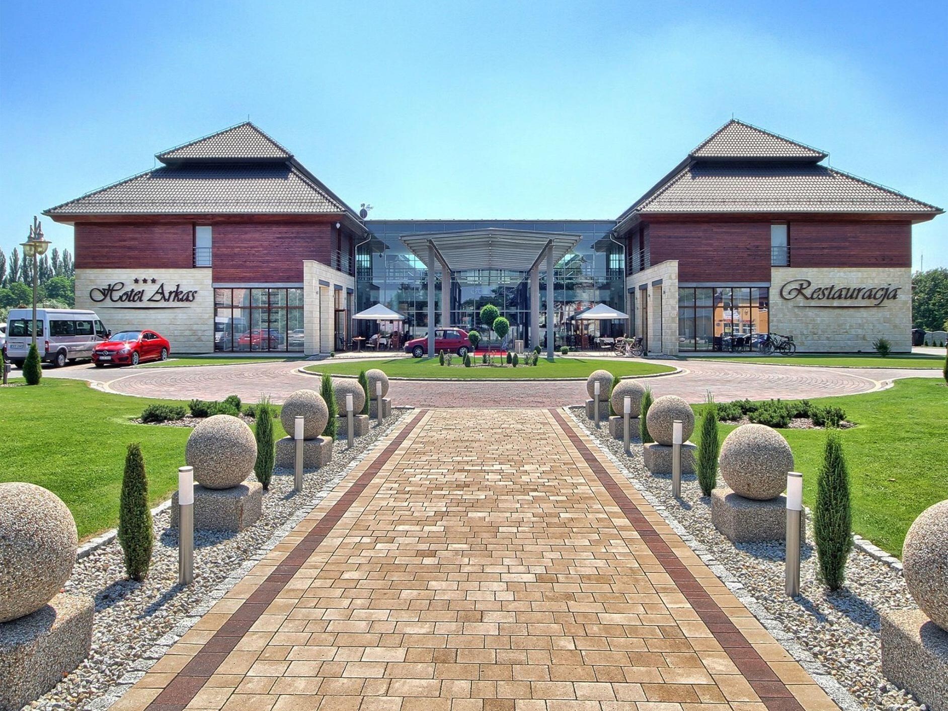 Schody prowadzące do hotelu Szara Willa.