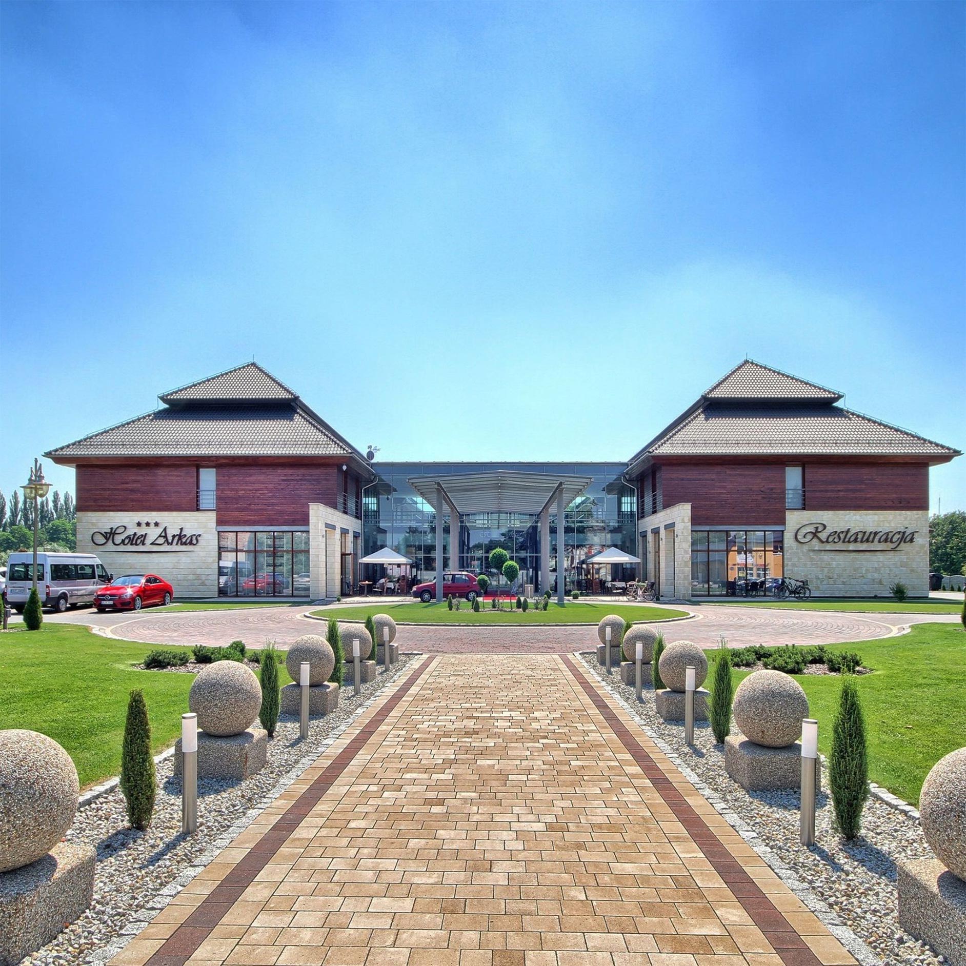 Hotel Arkas Hotel Arkas widziany od frontu.