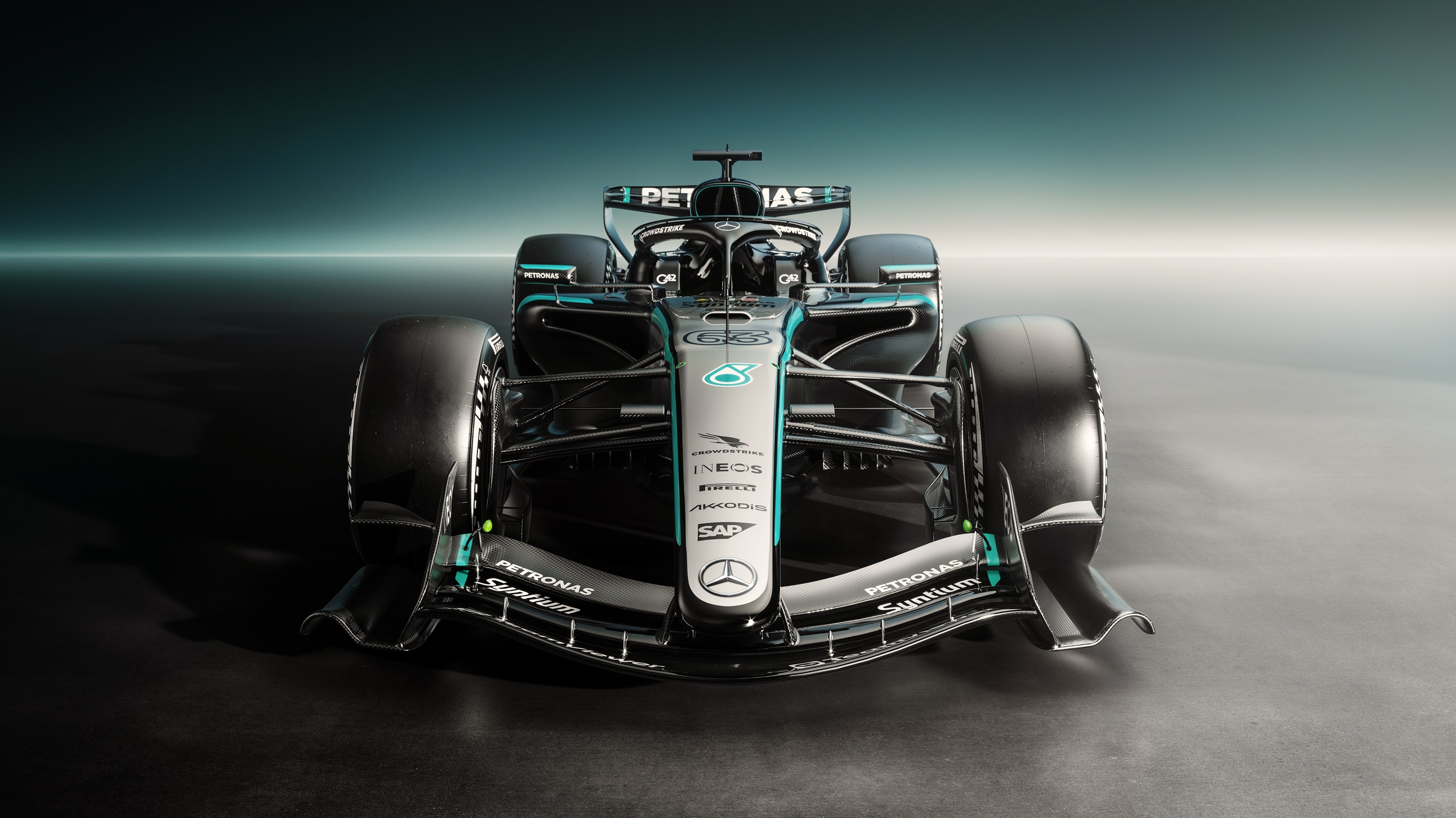 F1 na zielono-szarym tle.