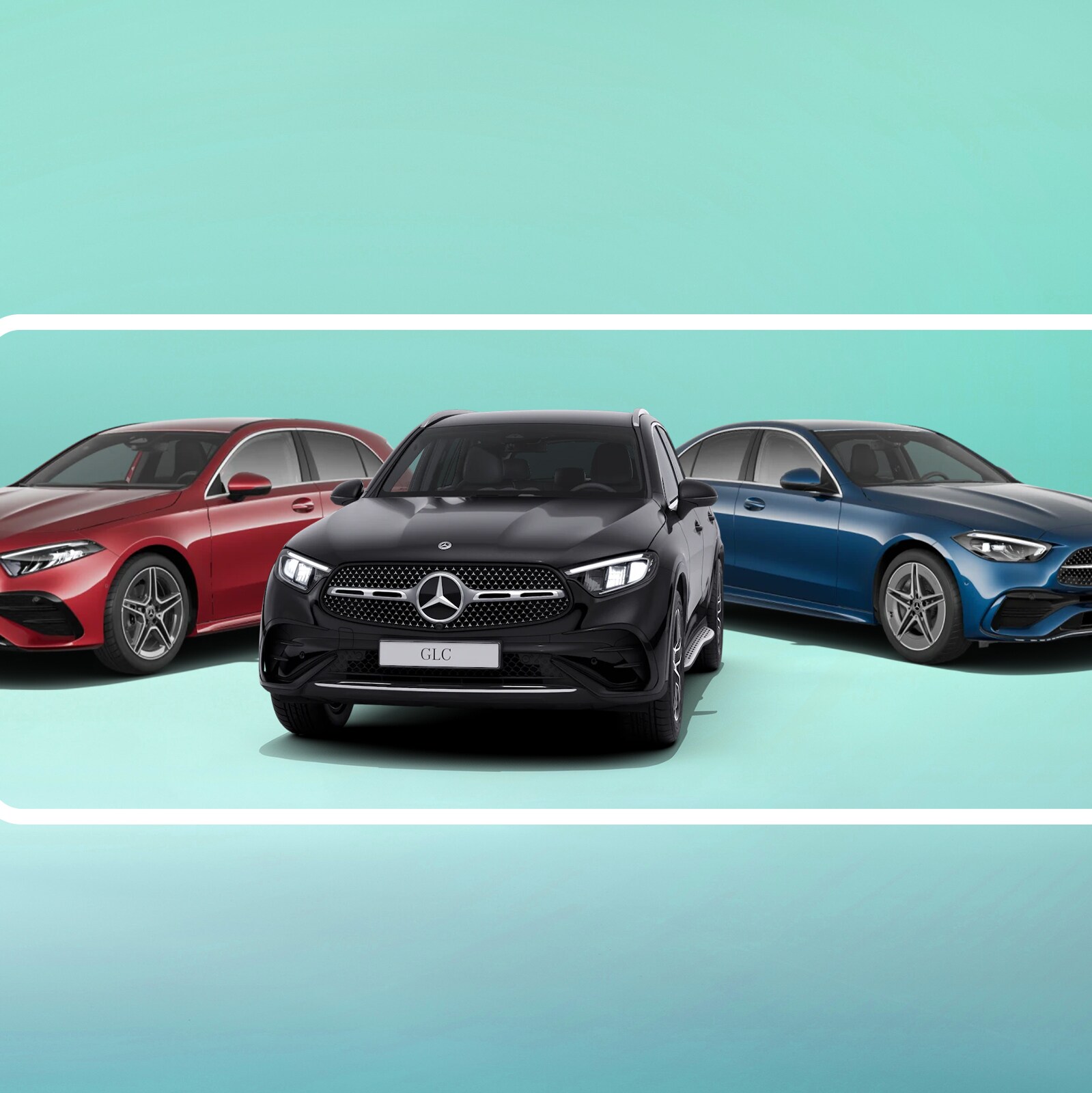 Gama trzech modeli Mercedes-Benz na zielonym tle.