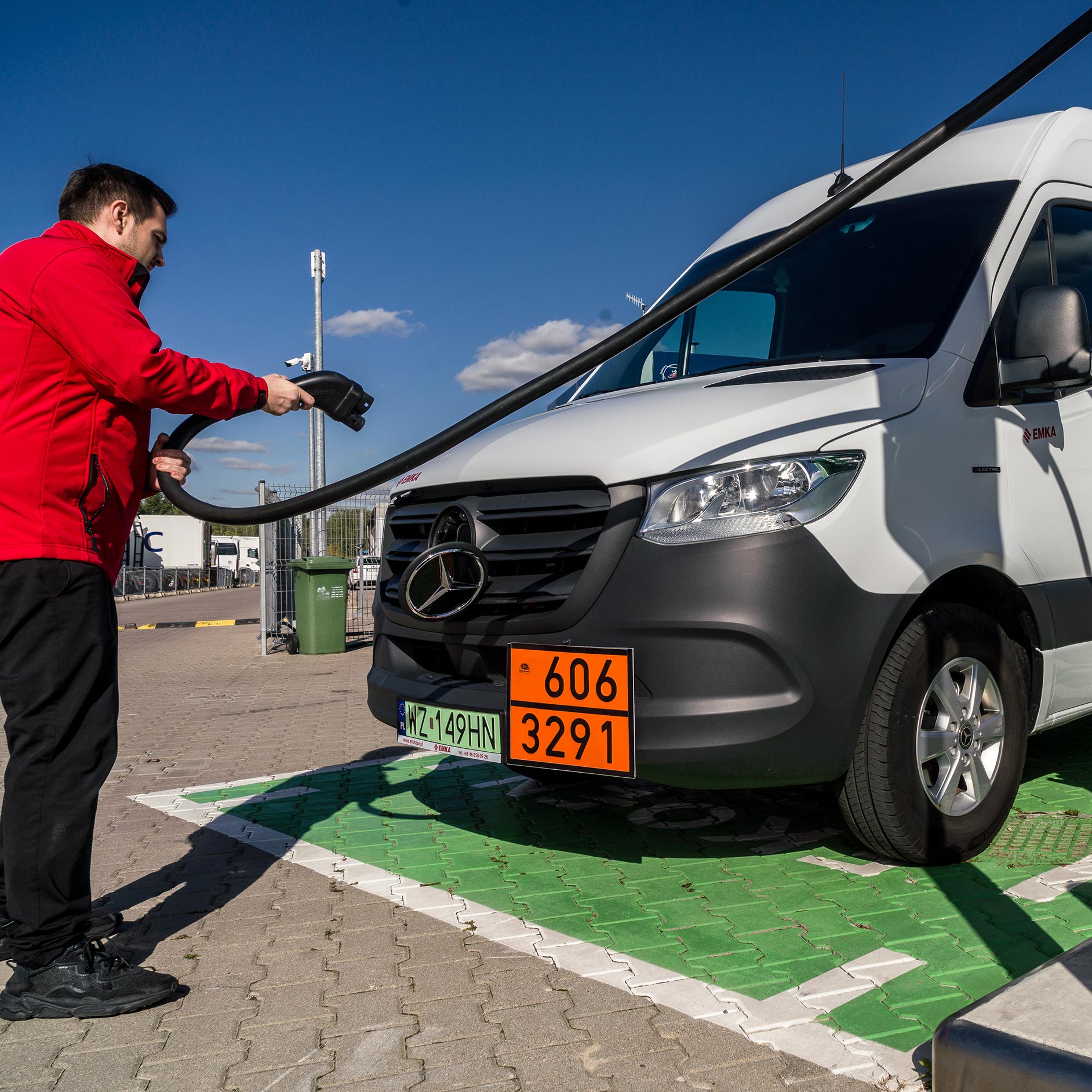 eSprinter w Emka S.A. – zielony transport odpadów medycznych eSprinter w Emka S.A. – zielony transport odpadów medycznych